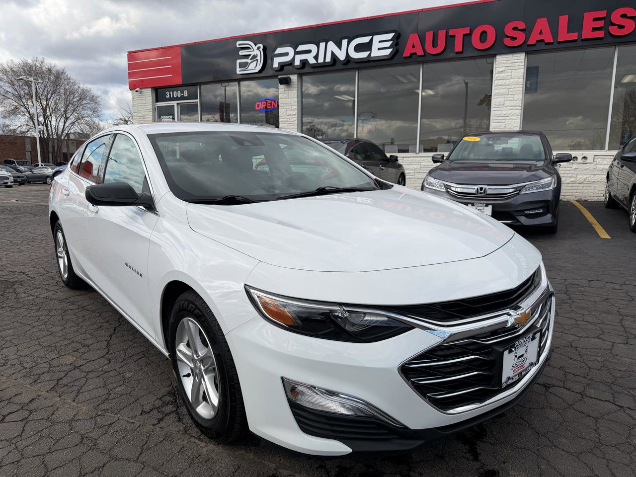 Used 2023 Chevrolet Malibu LS FWD image 1