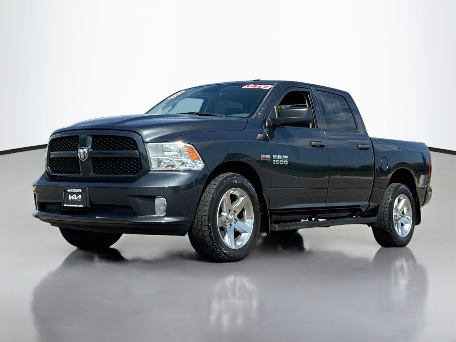 Used 2018 RAM 1500 Express w/ Express Value Package AWD/4WD image 3