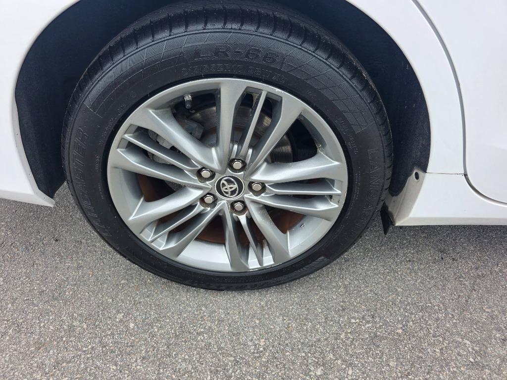Used 2015 Toyota Camry SE FWD image 19