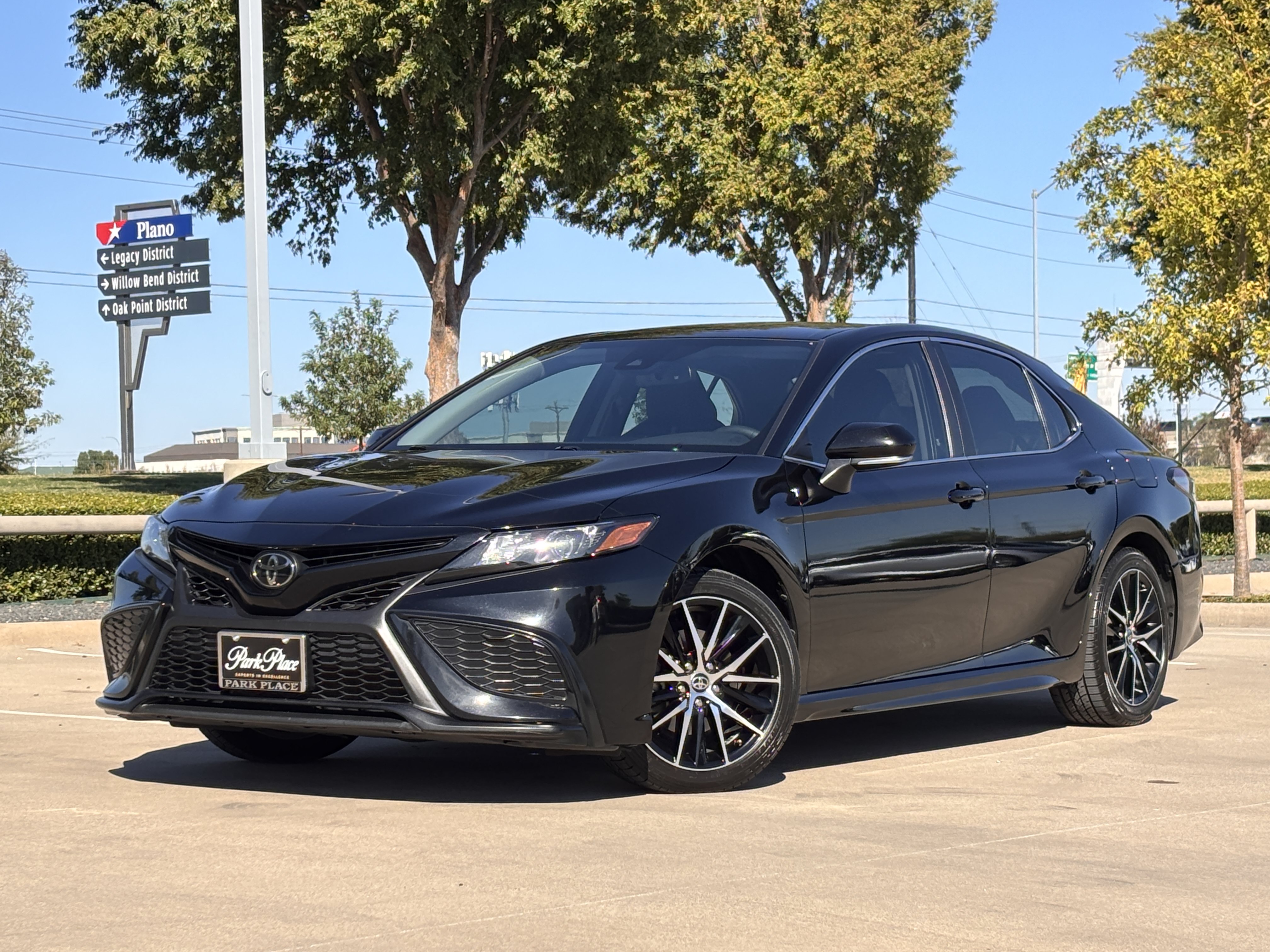 Used 2021 Toyota Camry SE w/ Convenience Package FWD image 1