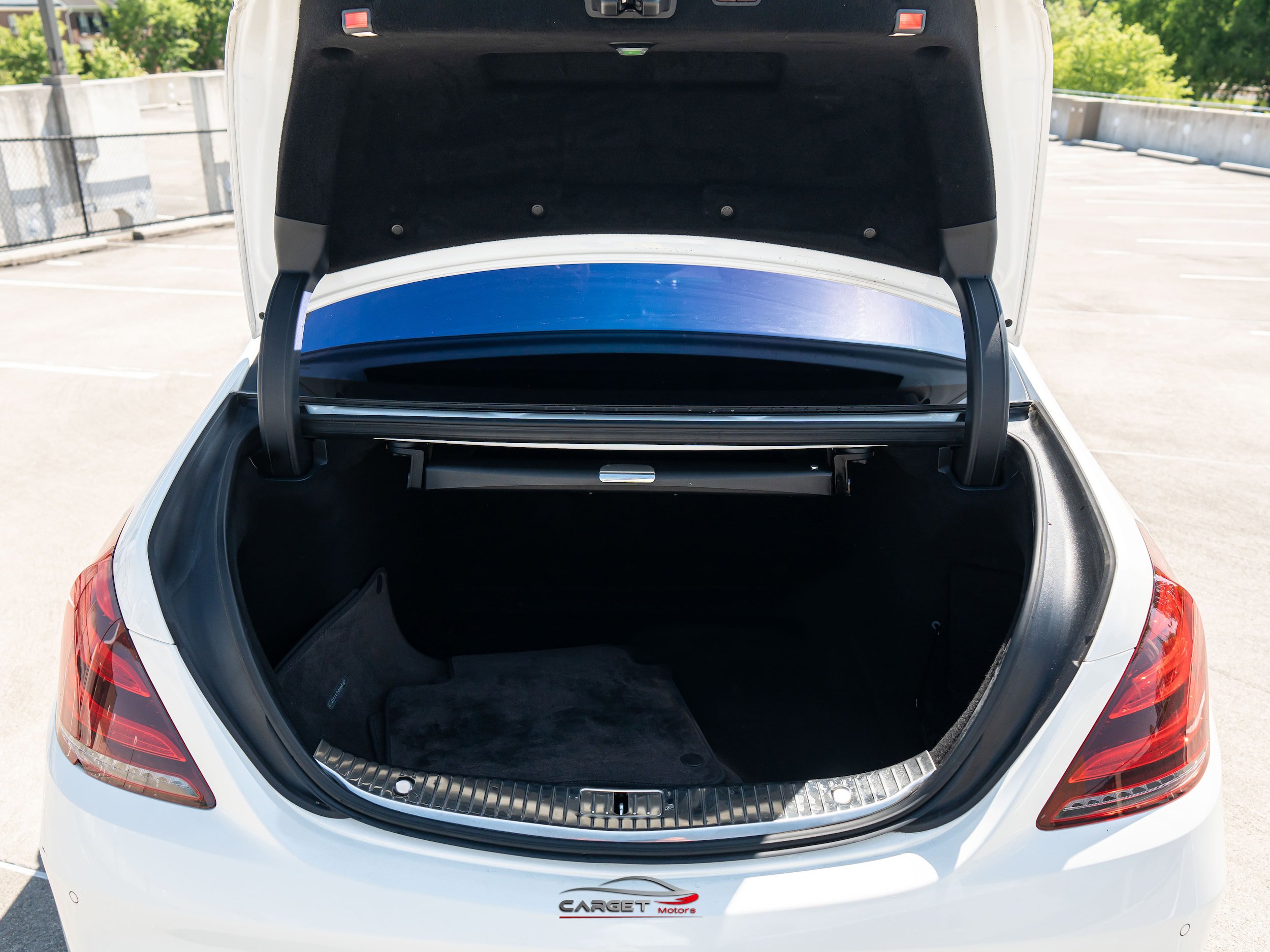 Used 2018 Mercedes-Benz S 560 Sedan w/ AMG Line Exterior image 47