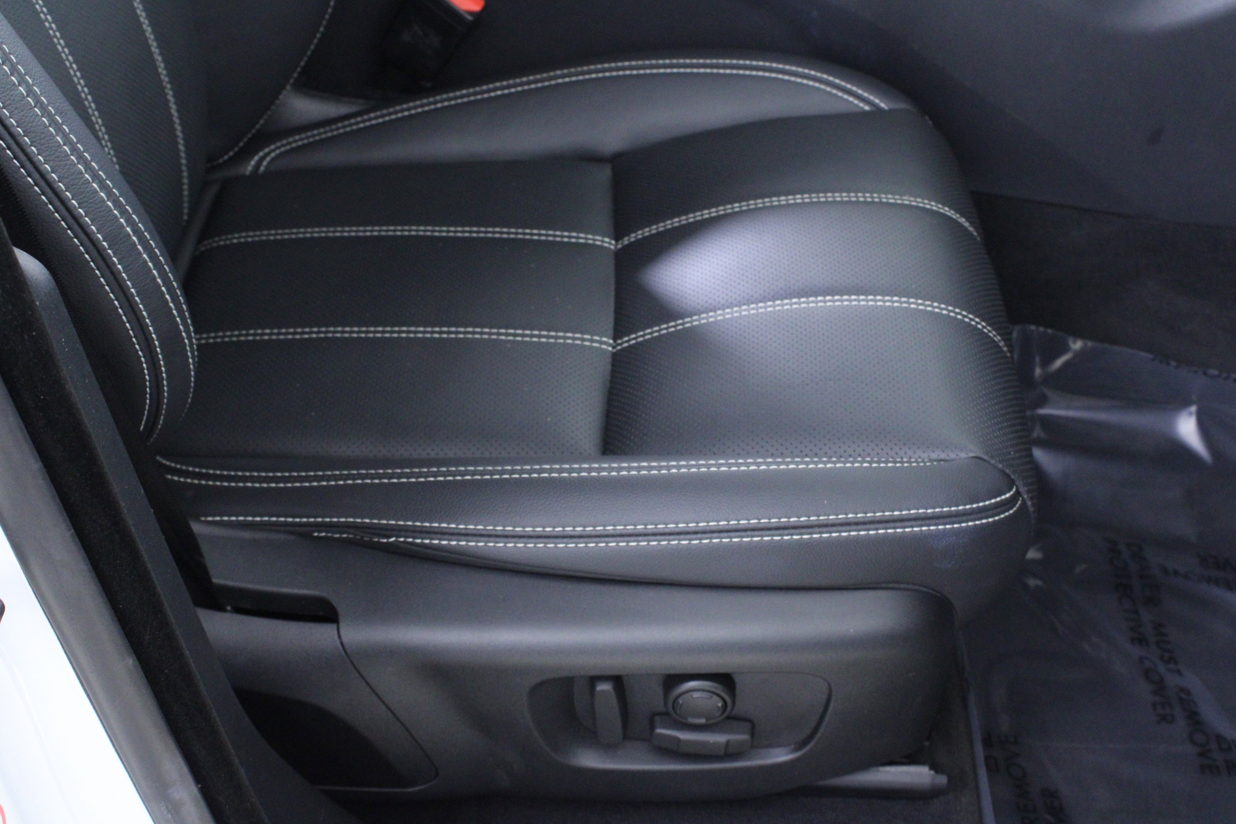 Used 2023 Land Rover Range Rover Velar R-Dynamic S image 16