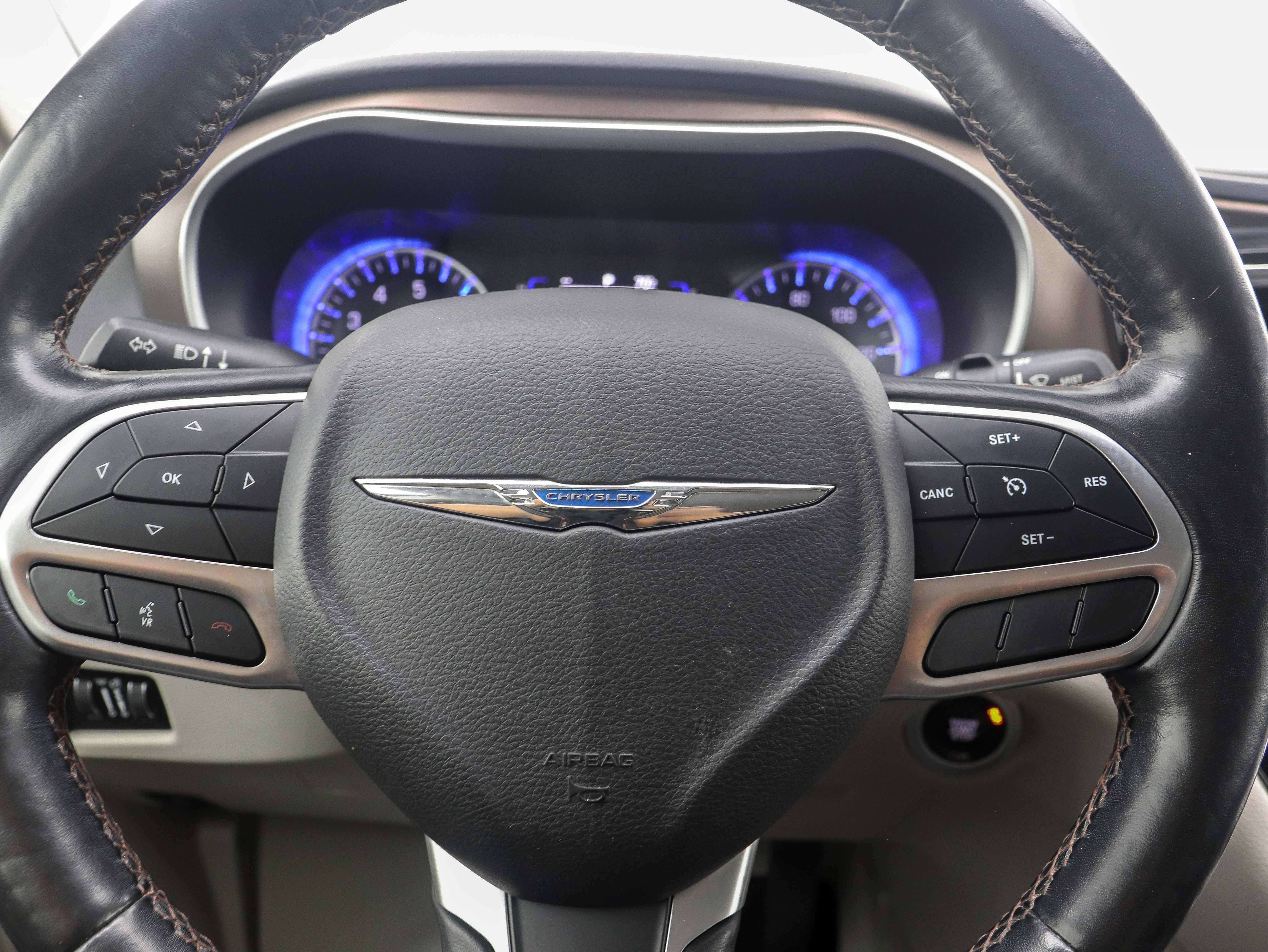 Used 2019 Chrysler Pacifica Touring-L image 26