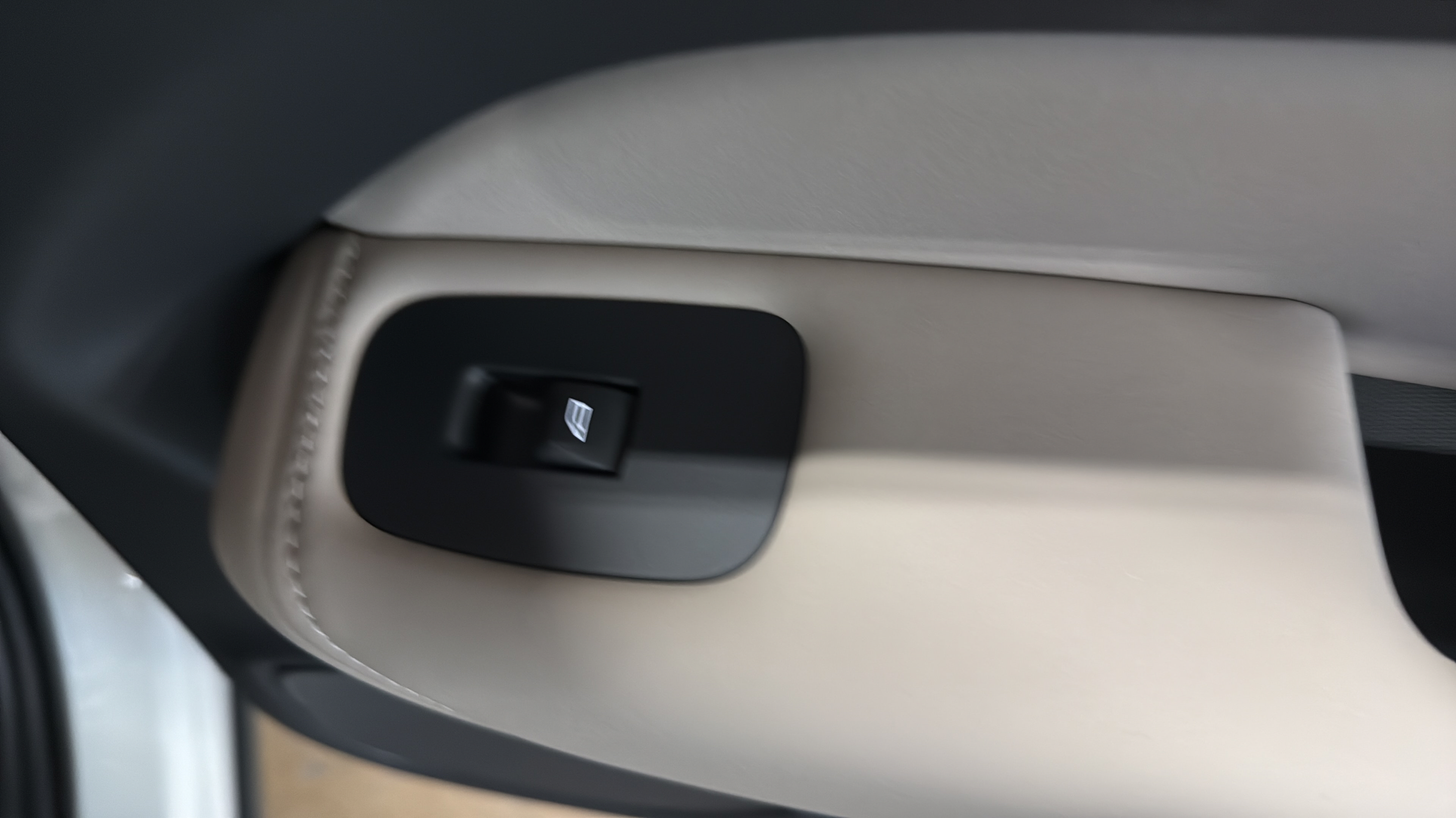 New 2027 Volvo XC60 B5 Plus AWD/4WD image 28