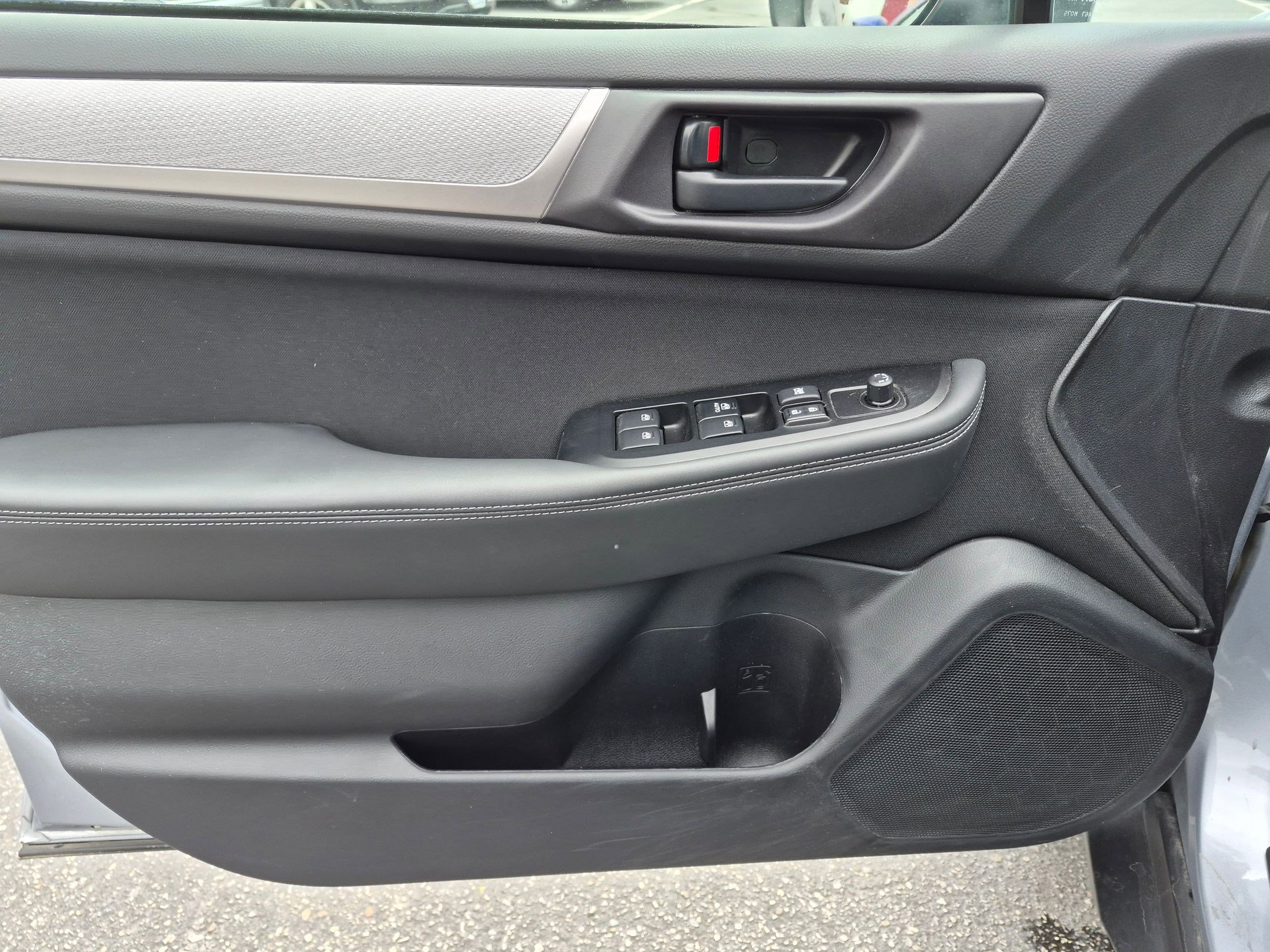 Used 2019 Subaru Outback 2.5i AWD/4WD image 14