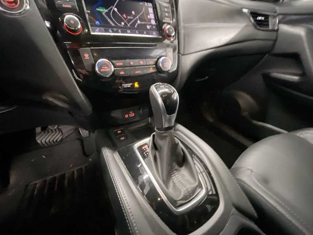 Used 2019 Nissan Rogue SL w/ Premium Package image 16