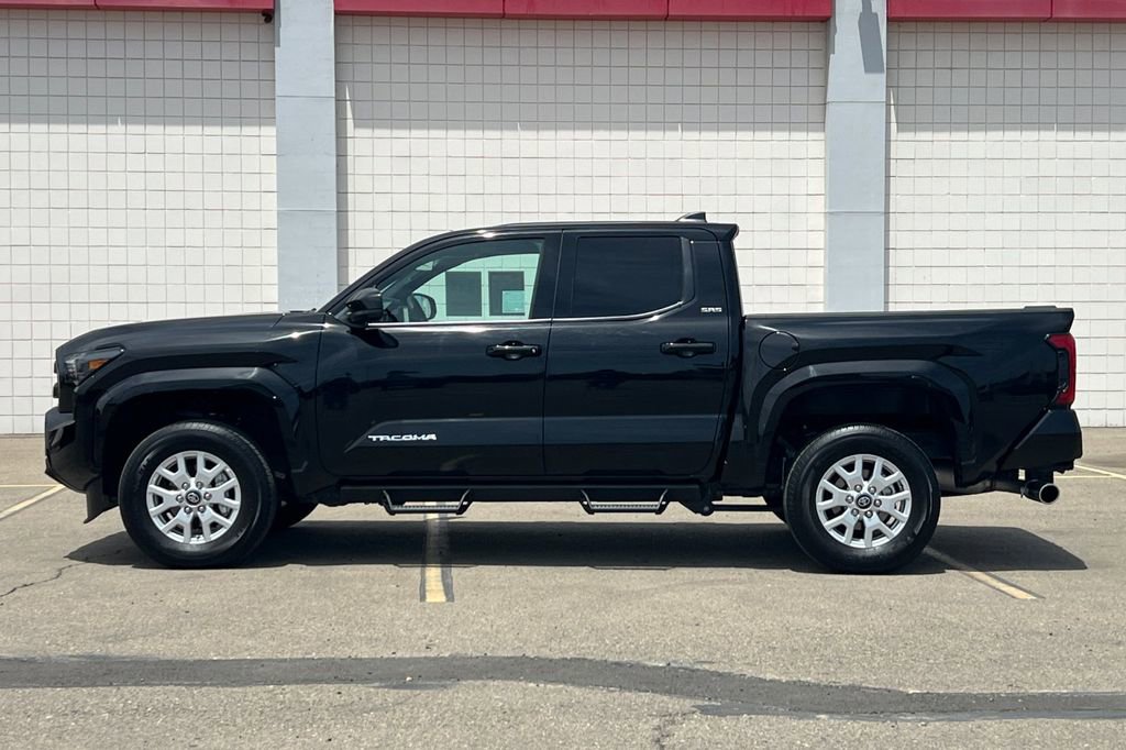 Certified 2025 Toyota Tacoma SR5 AWD/4WD image 9