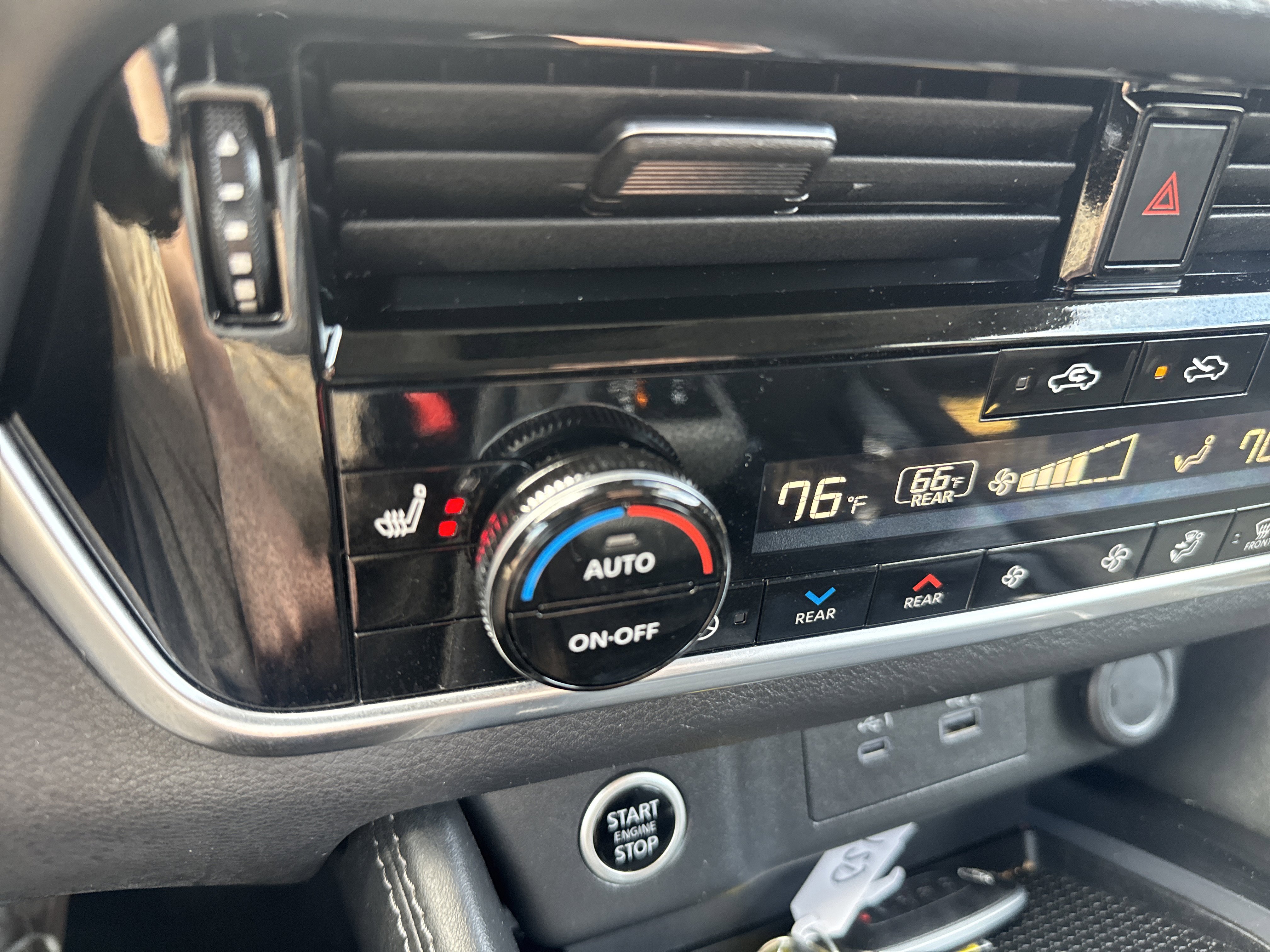 Used 2023 Nissan Rogue SL w/ SL Premium Package image 28