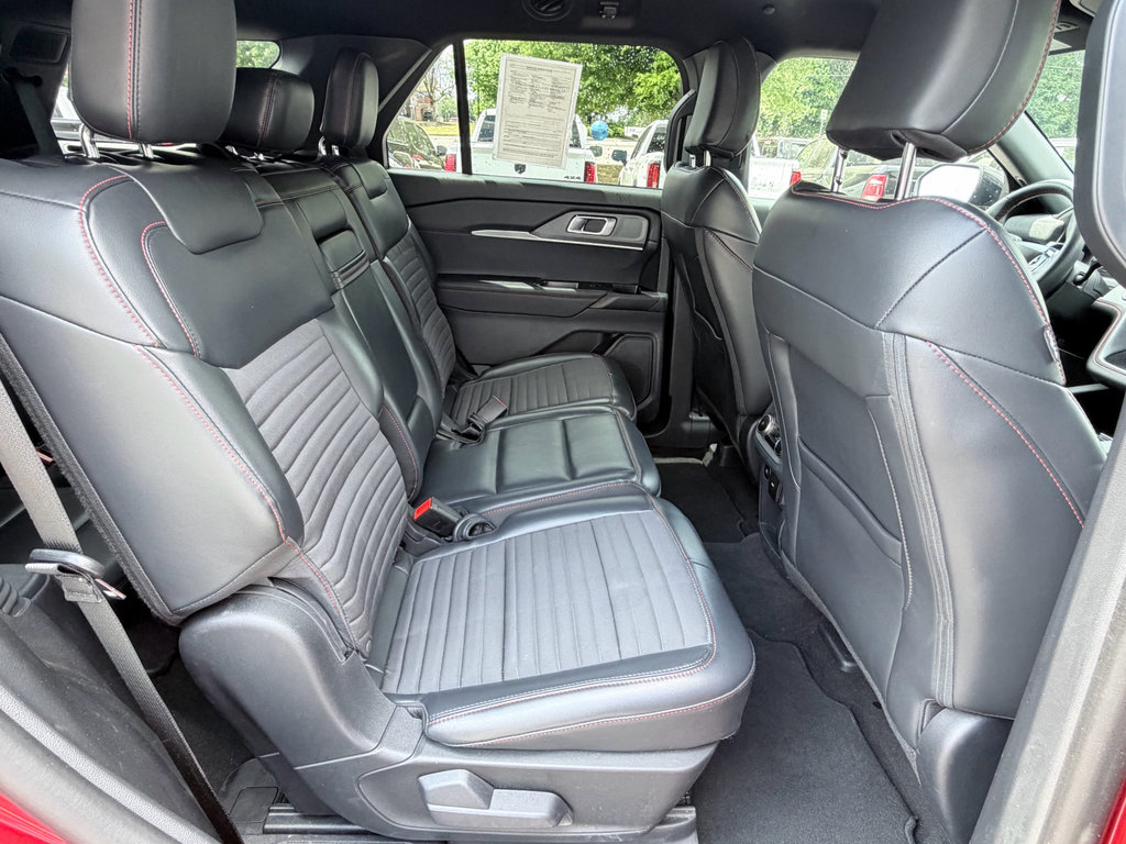 Used 2025 Ford Explorer ST-Line w/ ST-Line Street Pack AWD/4WD image 28