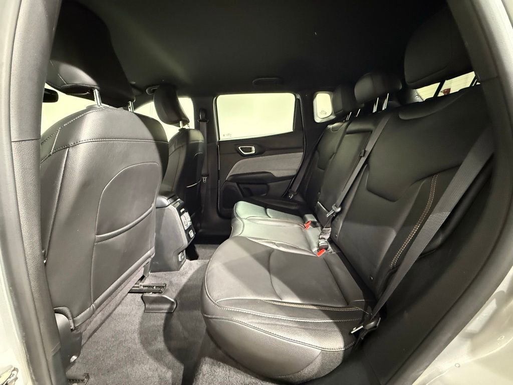 Used 2024 Jeep Compass Latitude image 18