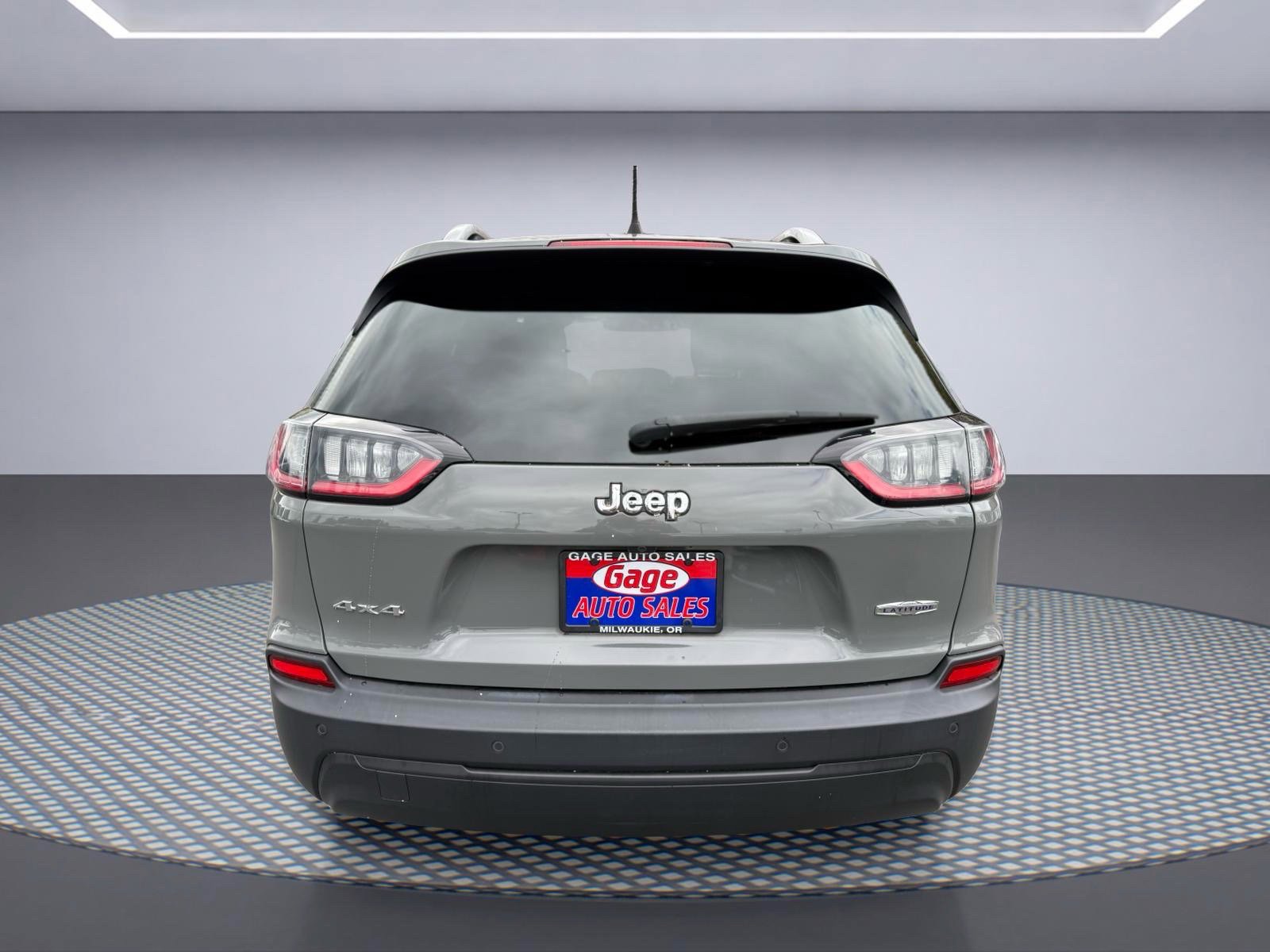 Used 2019 Jeep Cherokee Latitude Plus w/ Cold Weather Group AWD/4WD image 5