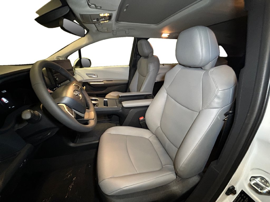 New 2026 Toyota Sienna XLE AWD/4WD image 9