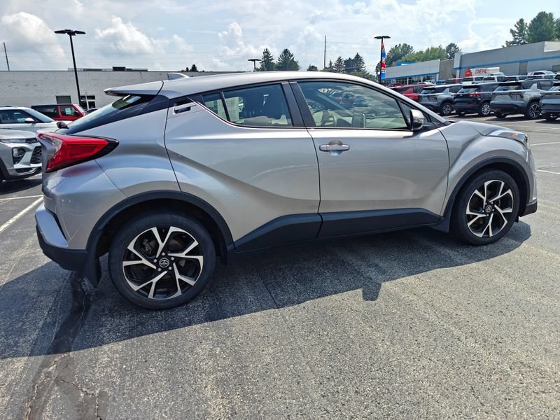 Used 2019 Toyota C-HR XLE FWD image 4