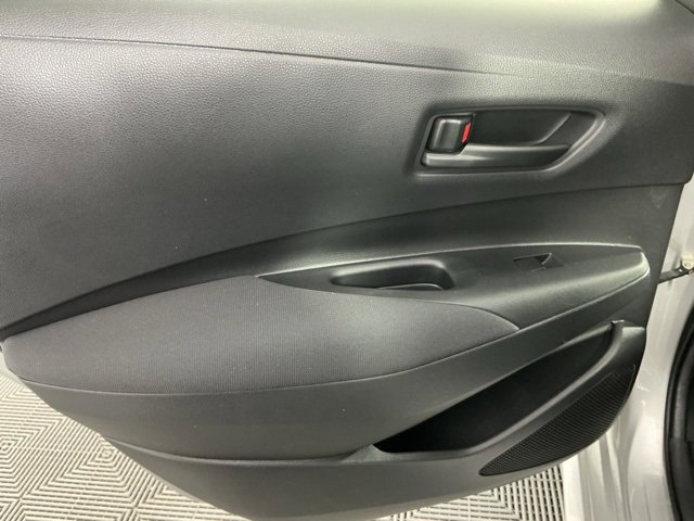 Used 2022 Toyota Corolla LE image 9