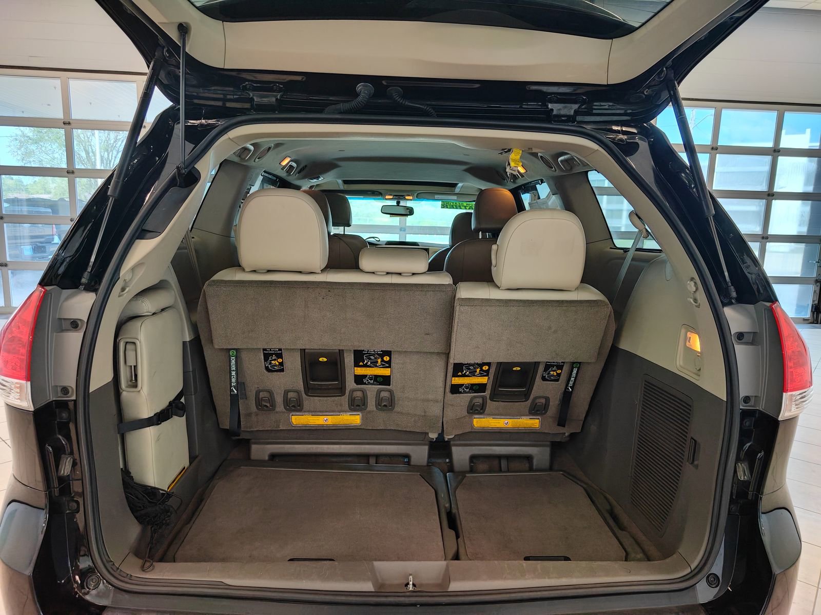 Used 2011 Toyota Sienna XLE FWD image 15
