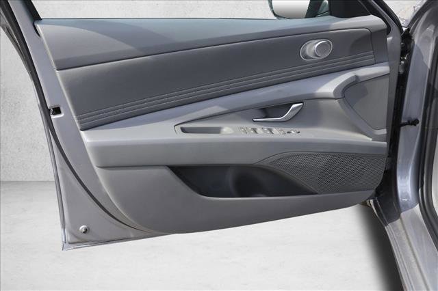 New 2025 Hyundai Elantra SEL image 12