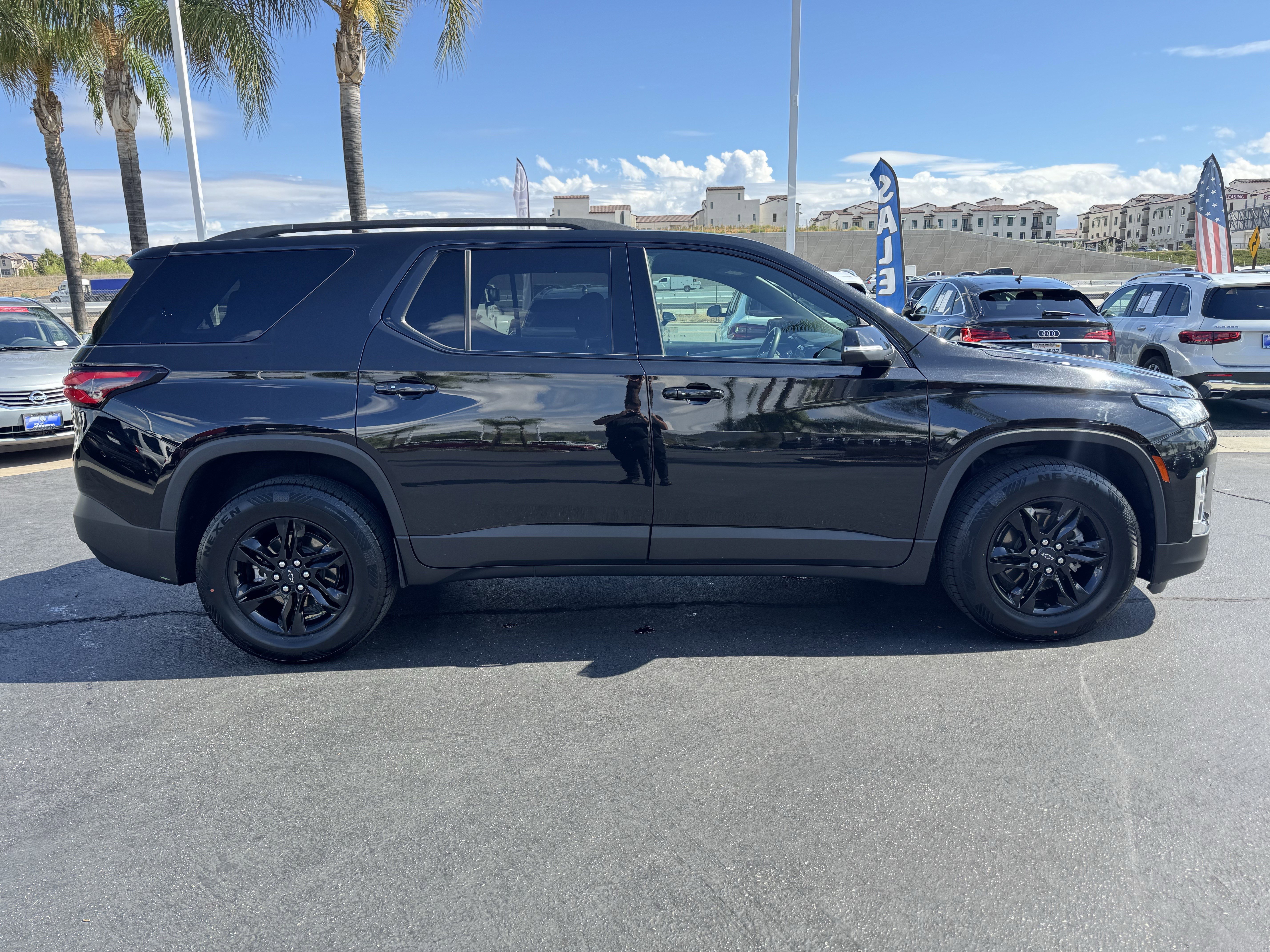 Used 2023 Chevrolet Traverse LT image 11