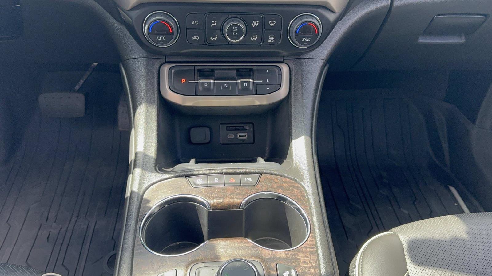 Used 2023 GMC Acadia Denali w/ Denali Technology Package image 19