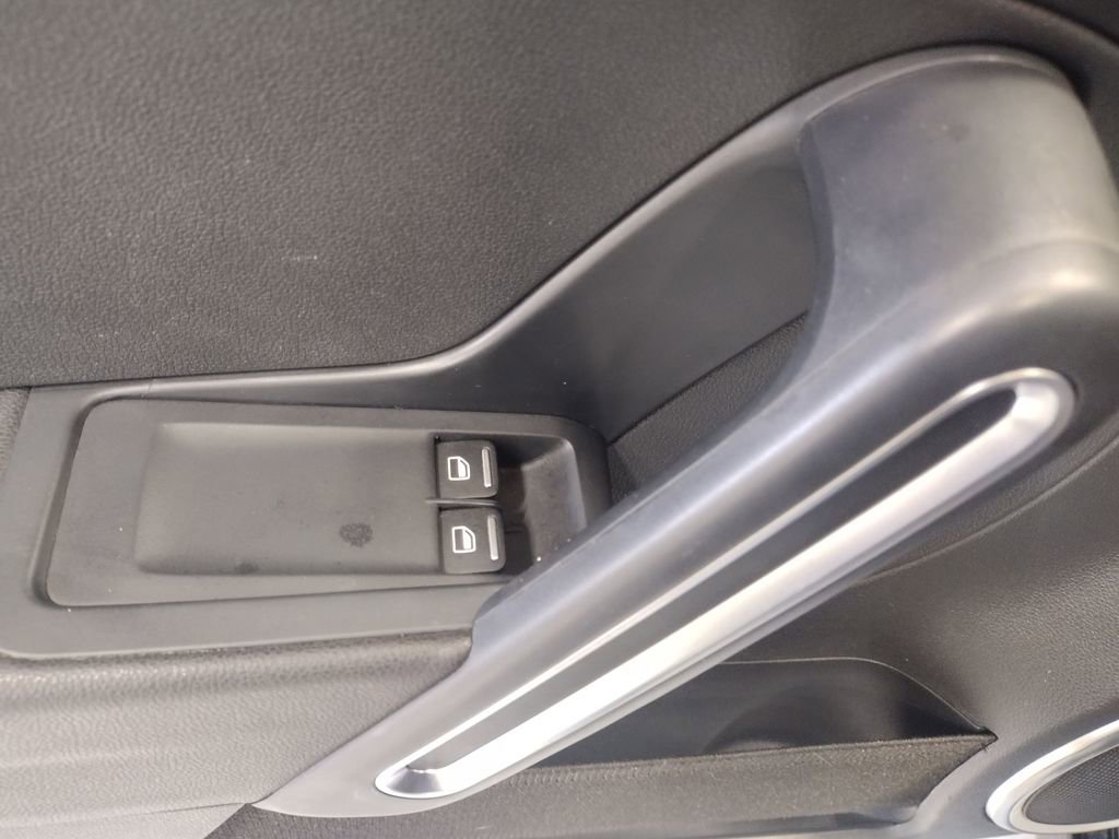 Used 2013 Volkswagen Beetle 2.5 Fender FWD image 18