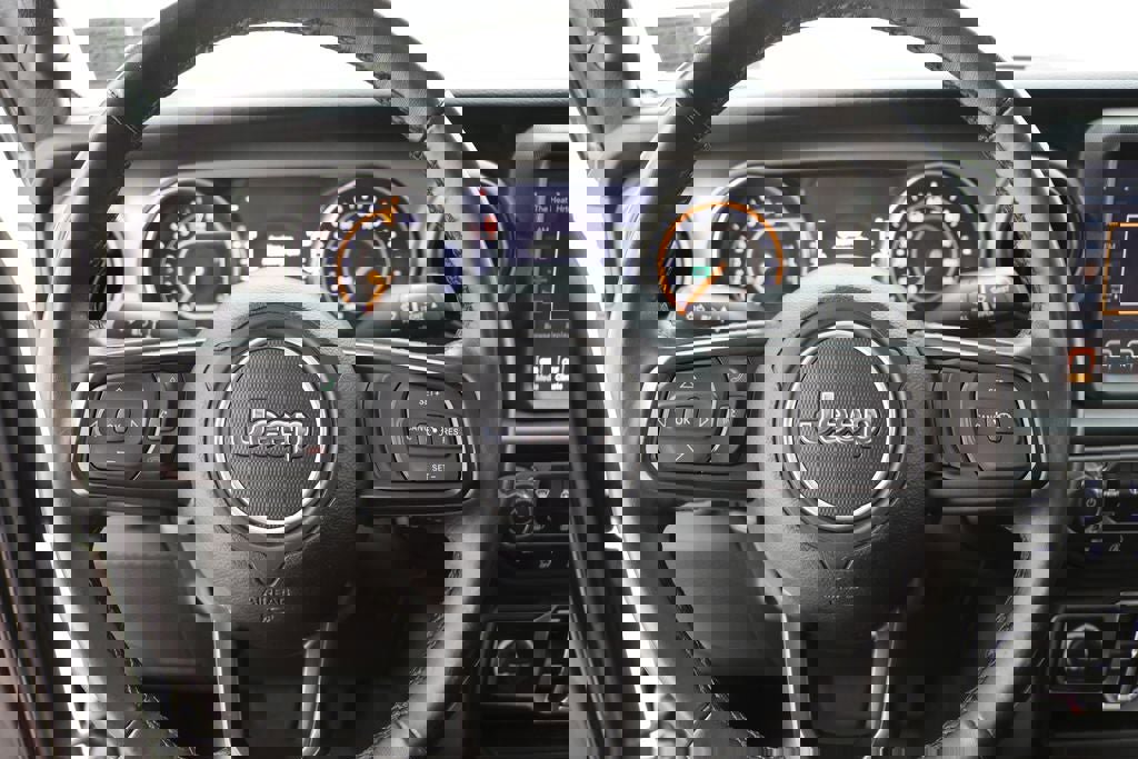 Used 2022 Jeep Gladiator Willys AWD/4WD image 14