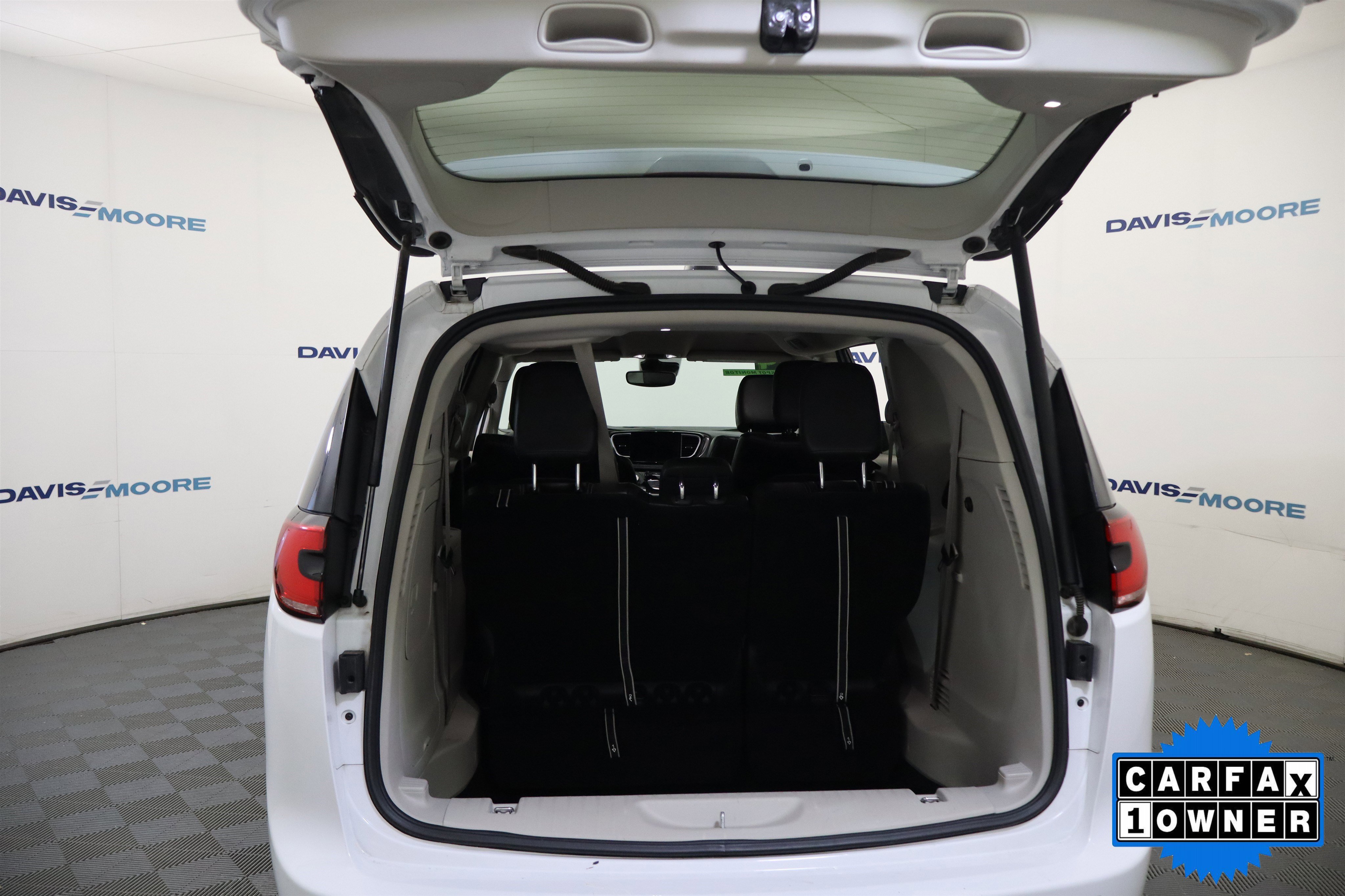 Used 2024 Chrysler Pacifica Select image 21