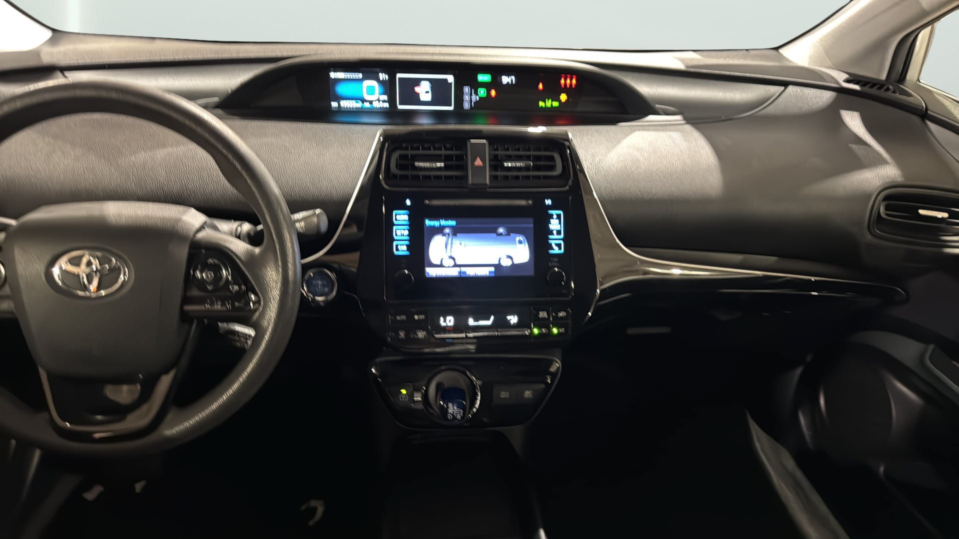 Used 2019 Toyota Prius LE w/ Preferred Accessory Package FWD image 15