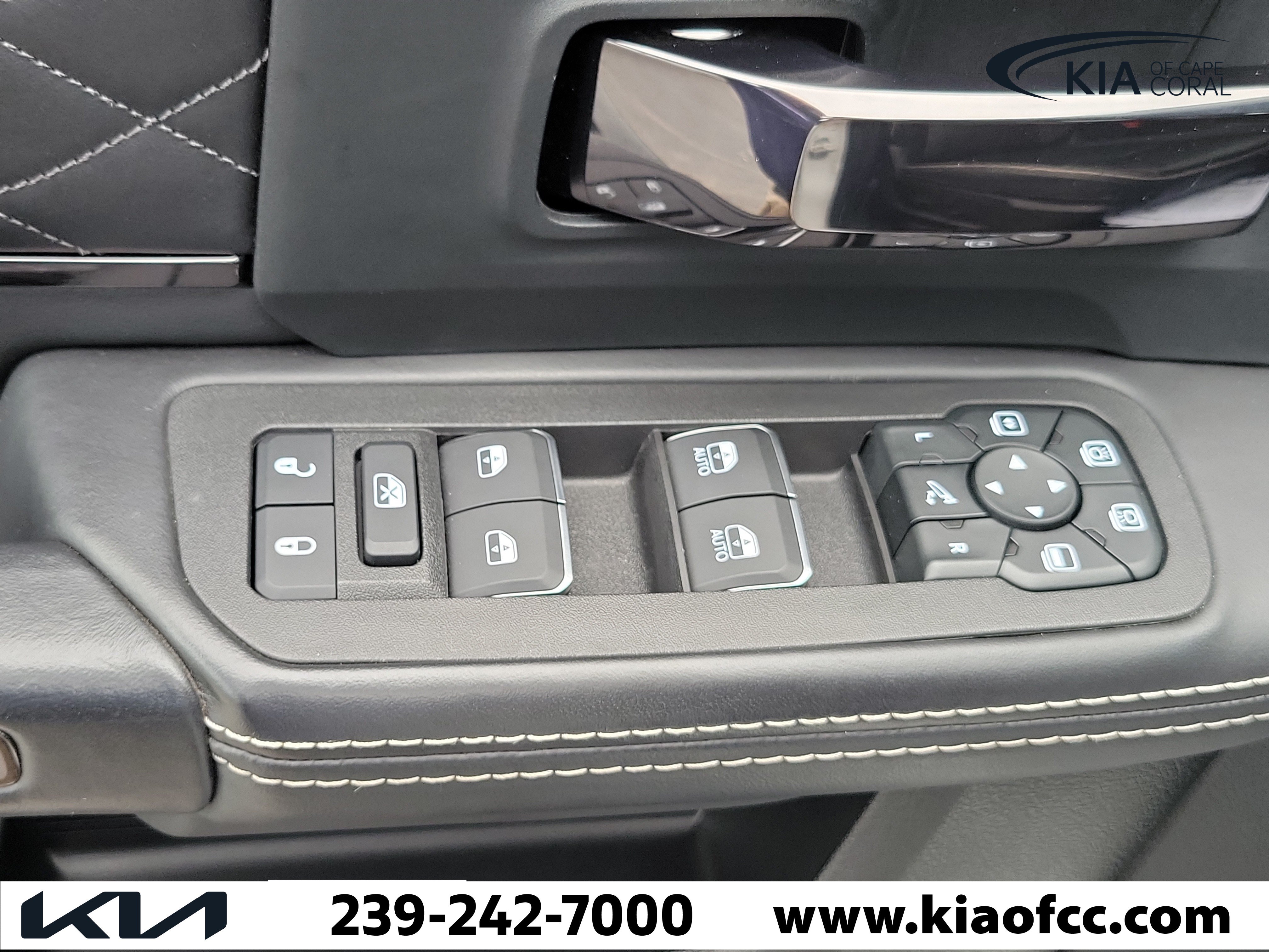 Used 2025 RAM 2500 Limited AWD/4WD image 24