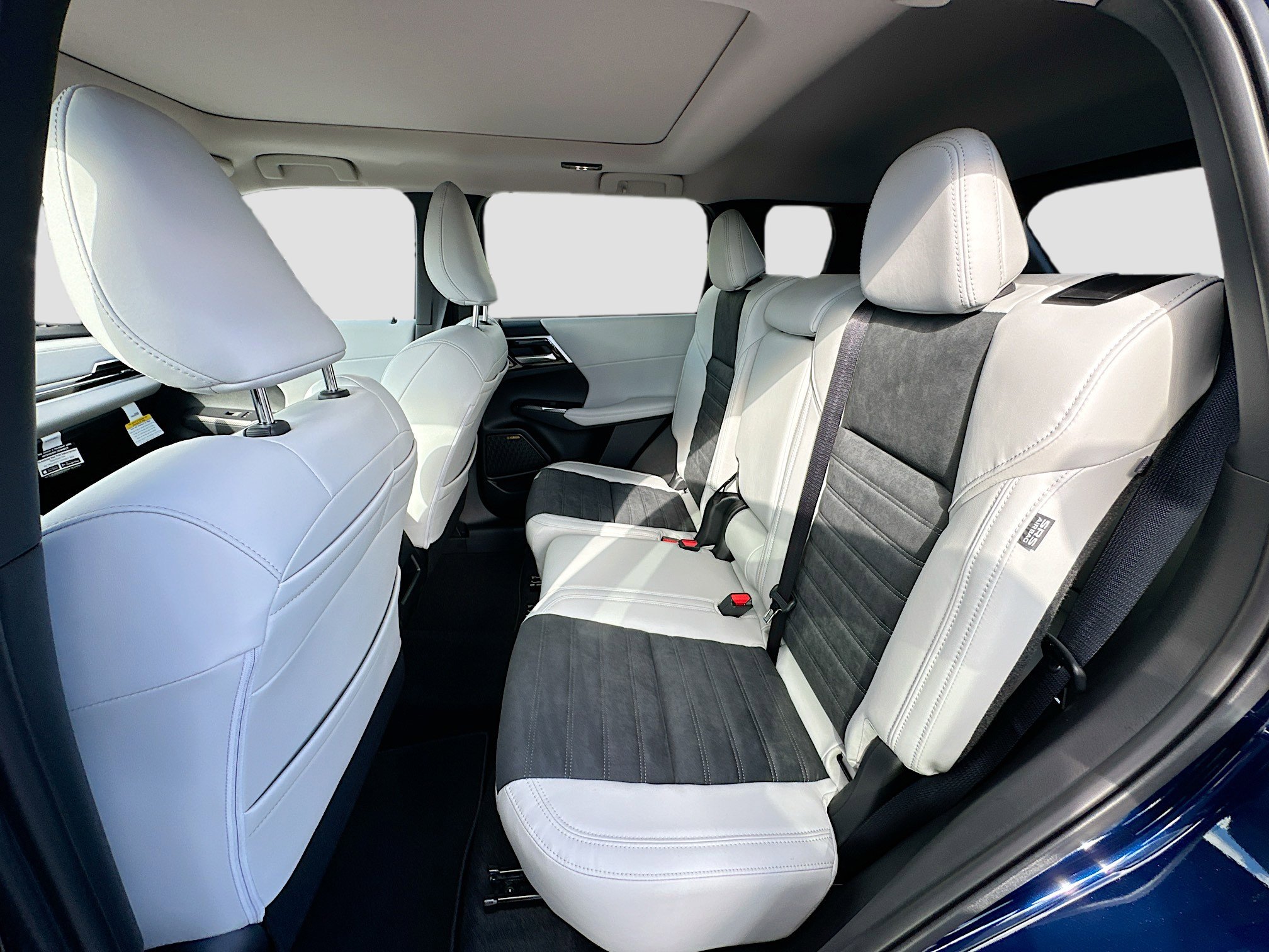 New 2025 Mitsubishi Outlander SE image 17