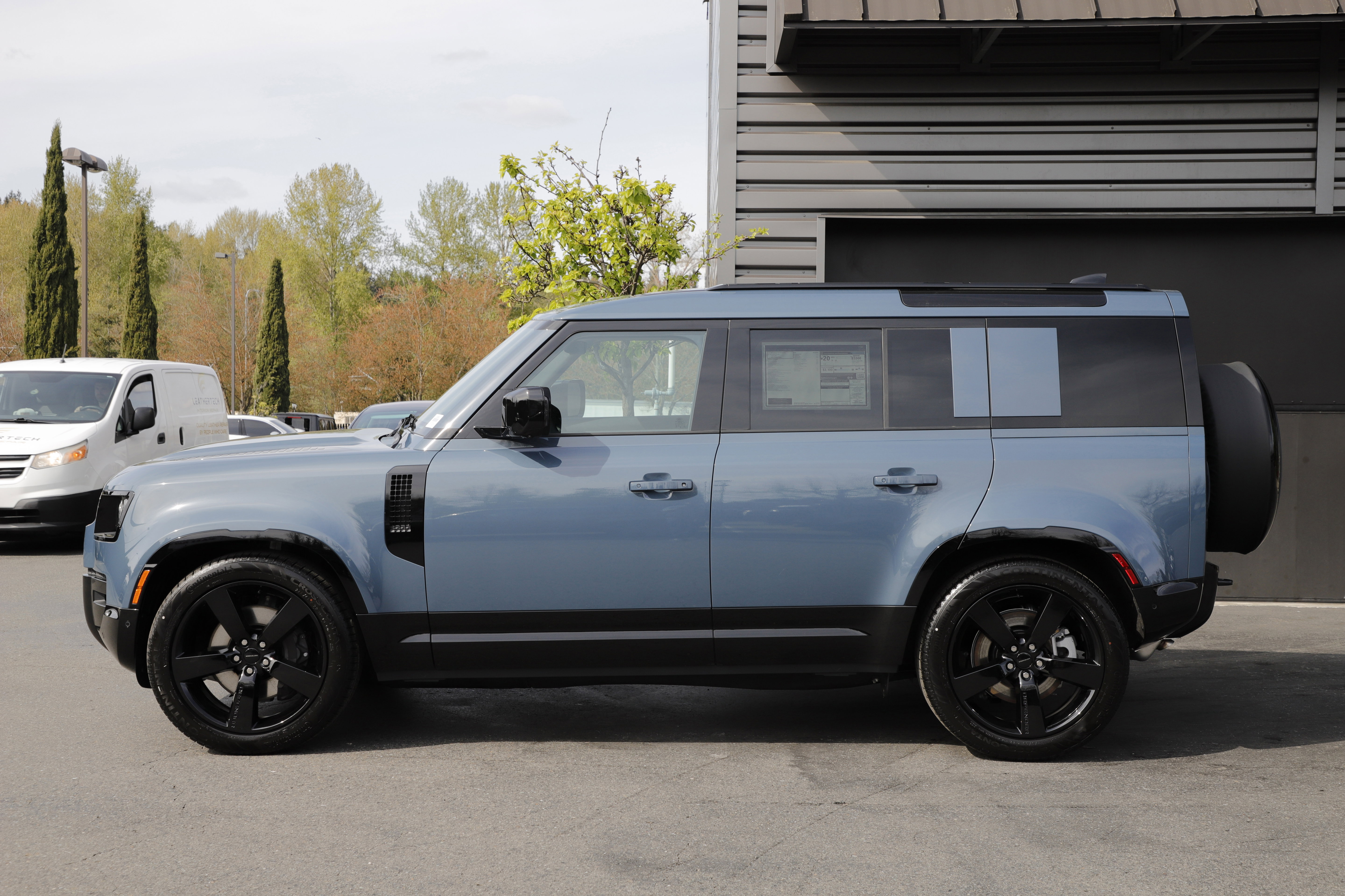 New 2026 Land Rover Defender 110 X-Dynamic SE image 7