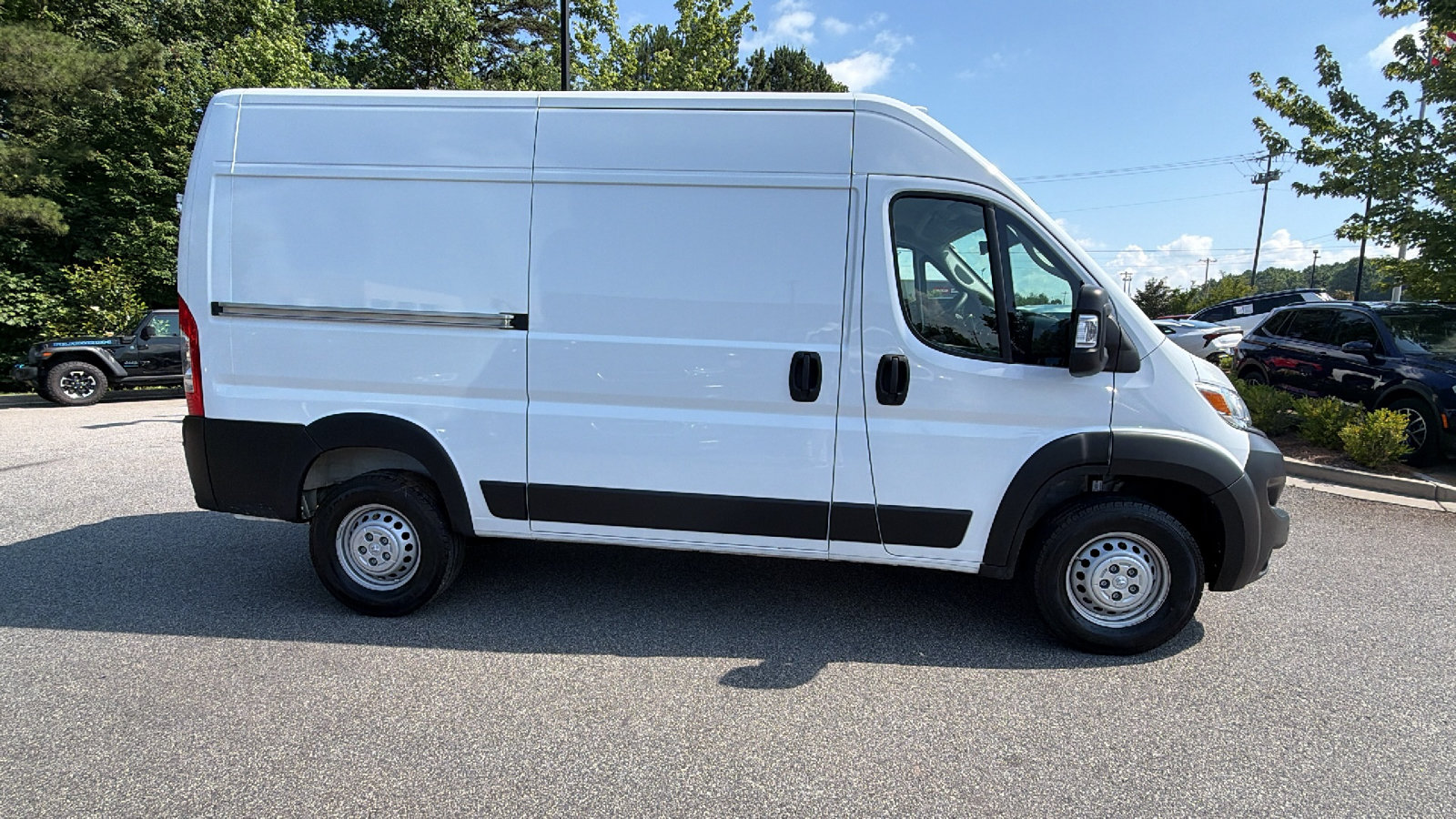 Used 2025 RAM ProMaster 2500 w/ Safety Group FWD image 7