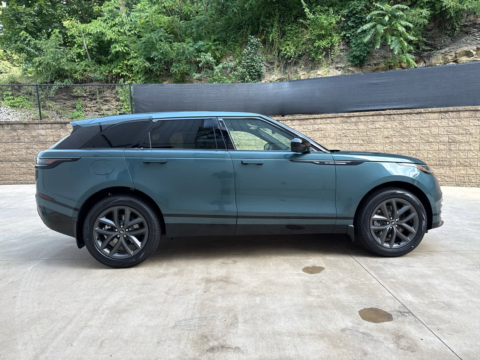 New 2026 Land Rover Range Rover Velar Dynamic SE image 7