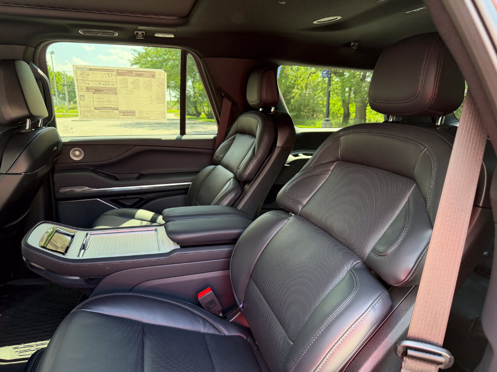 New 2027 Lincoln Navigator Reserve w/ Jet Appearance Package AWD/4WD image 20