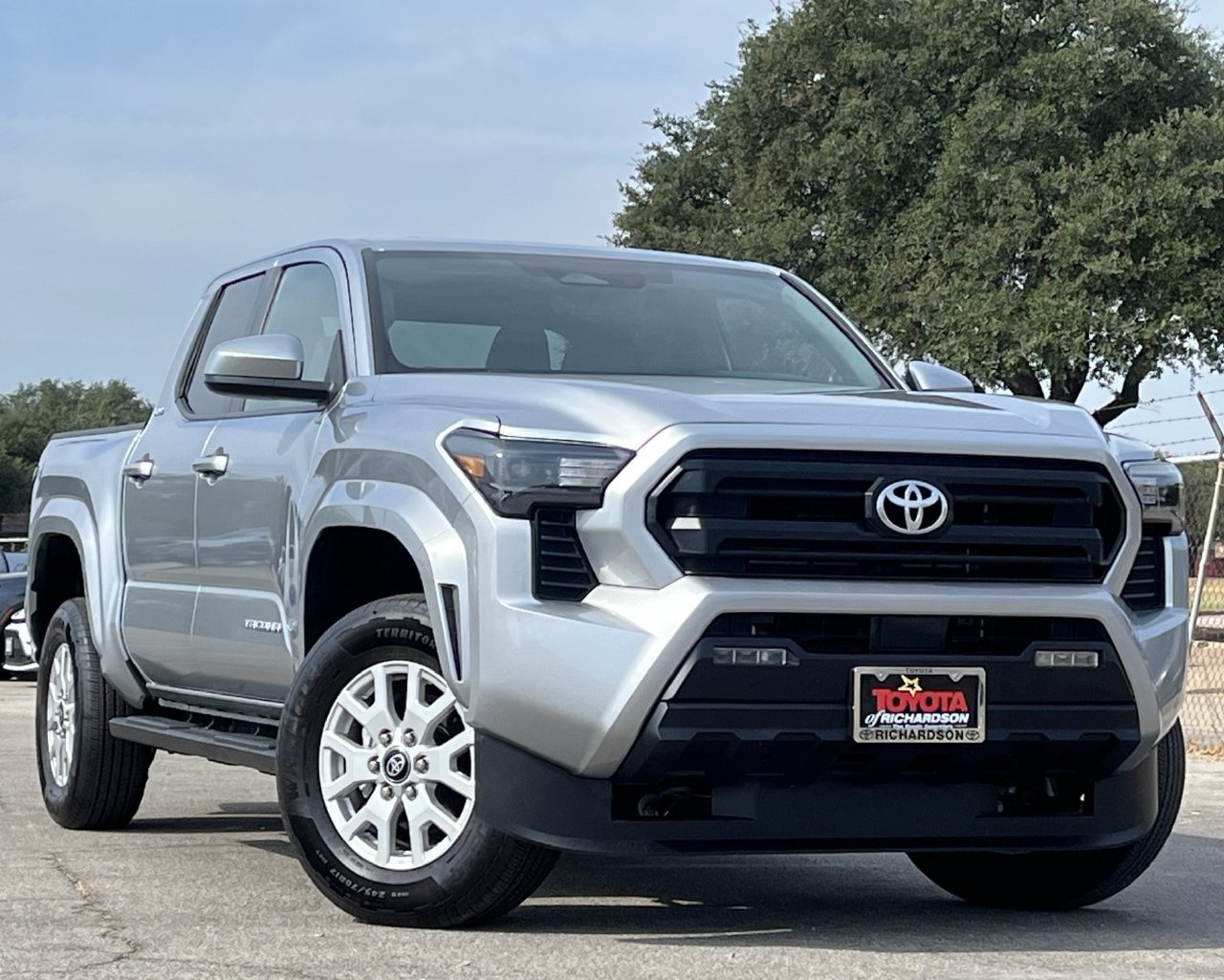Used 2025 Toyota Tacoma SR5 RWD image 2