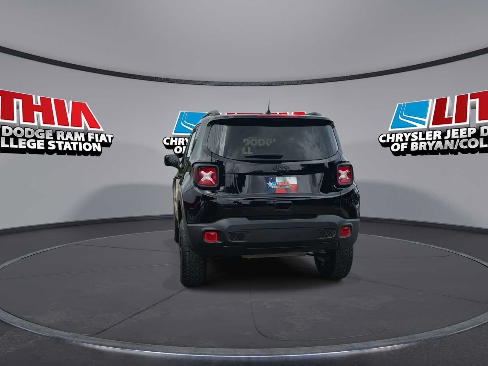 Used 2023 Jeep Renegade Latitude AWD/4WD image 7