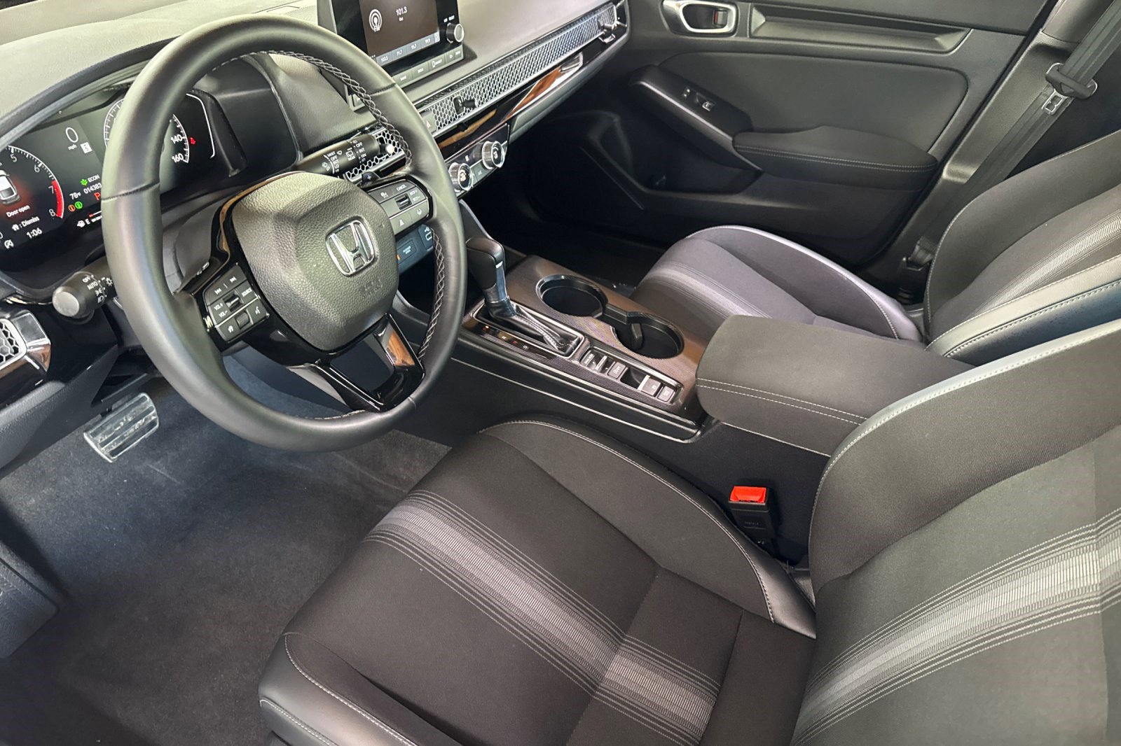 Used 2024 Honda Civic Sport image 4