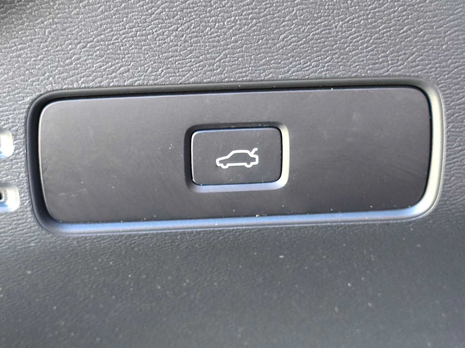 Certified 2023 Volvo XC40 Recharge Plus w/ Protection Package Premier AWD/4WD image 32