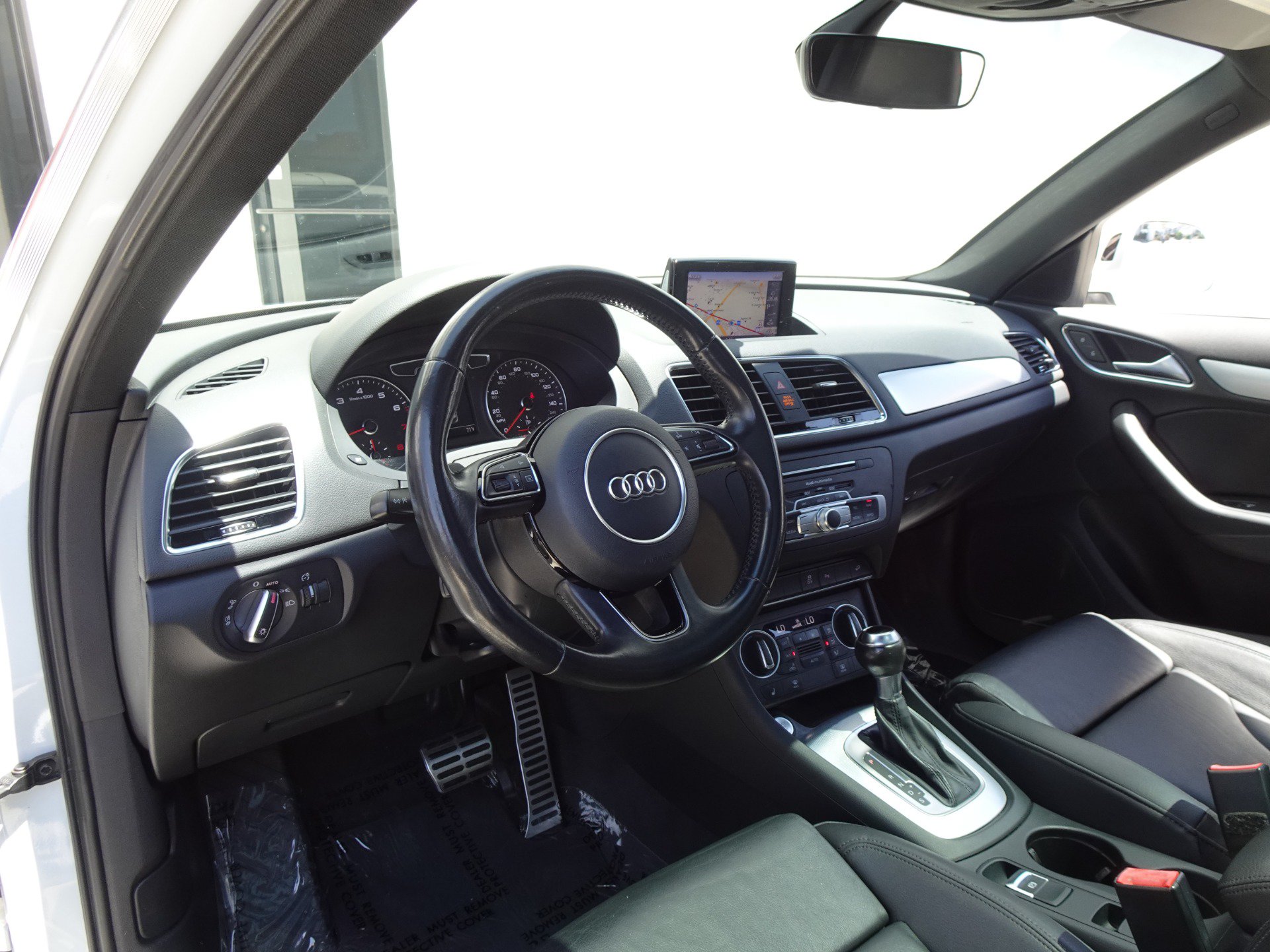 Used 2016 Audi Q3 2.0T Premium Plus w/ Technology Package FWD image 10