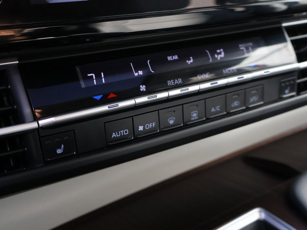 Used 2024 Toyota Sienna XLE image 27