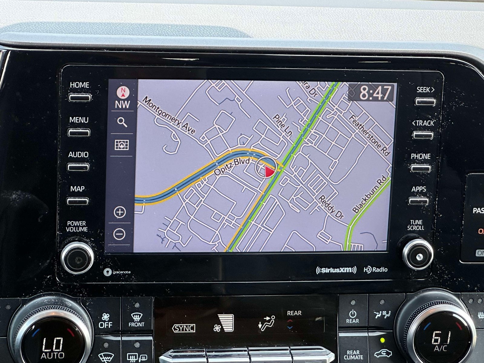 Used 2021 Toyota Highlander XLE AWD/4WD image 18