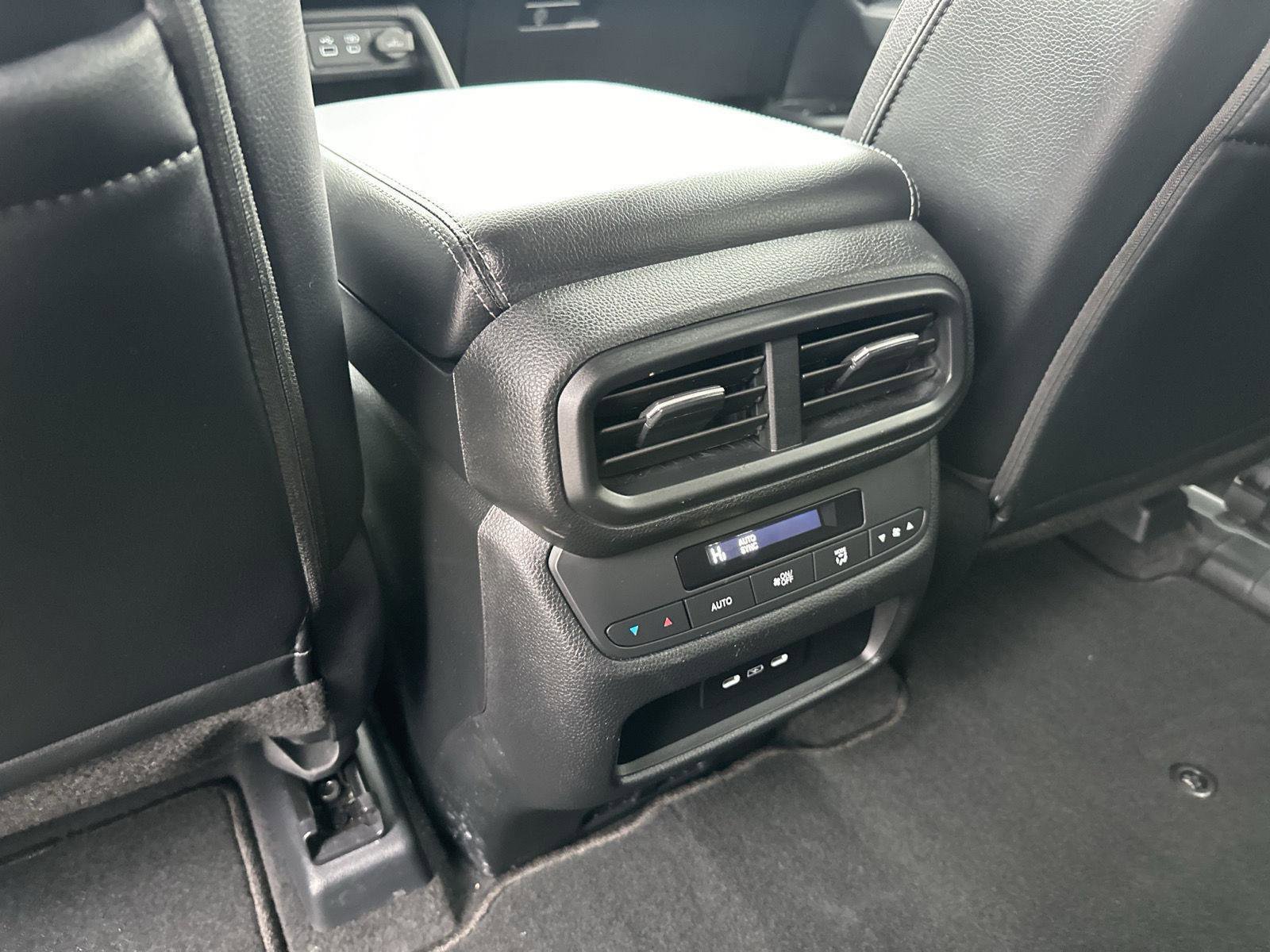 Certified 2025 Honda Pilot Touring image 38