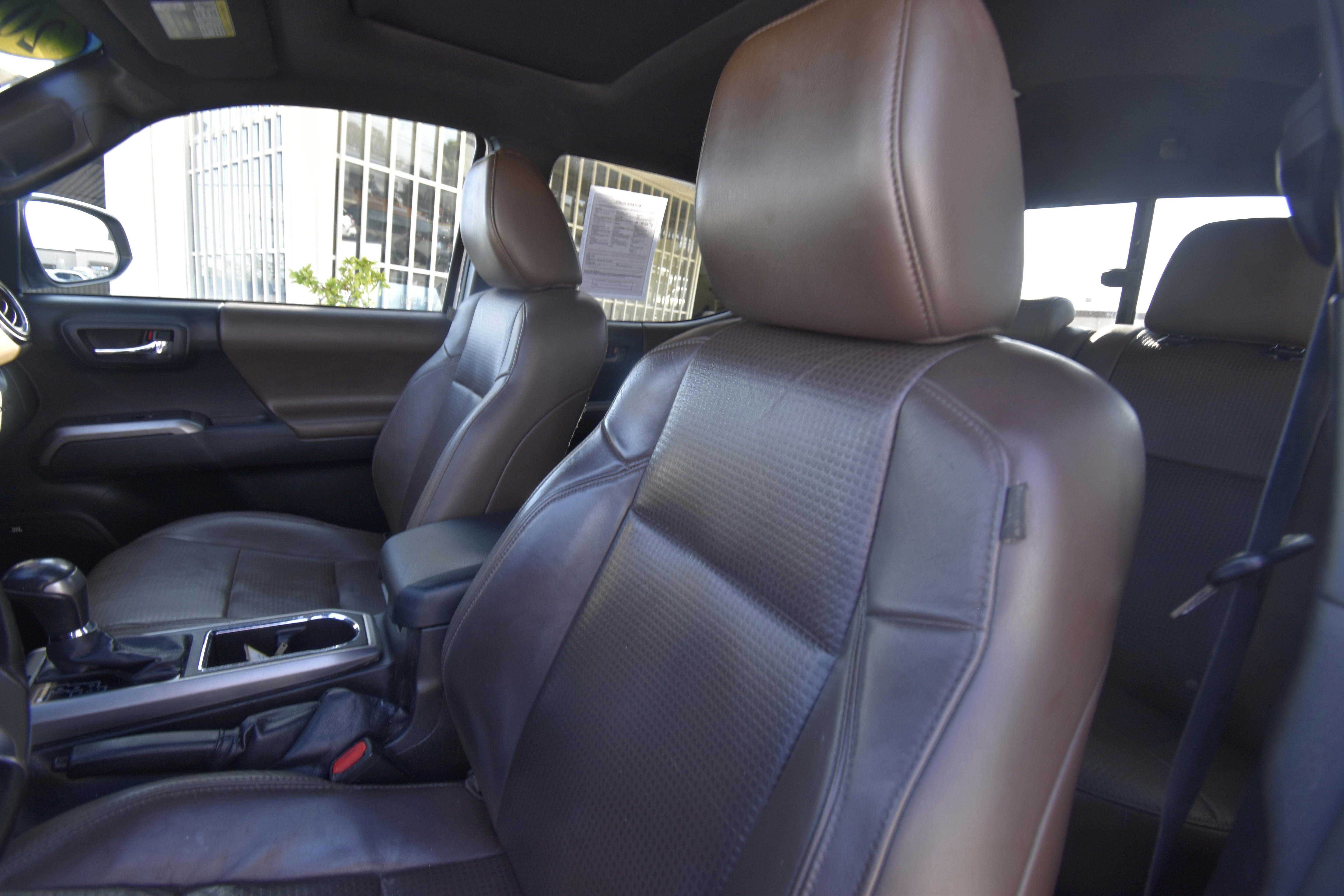 Used 2016 Toyota Tacoma Limited w/ Towing Package RWD image 8