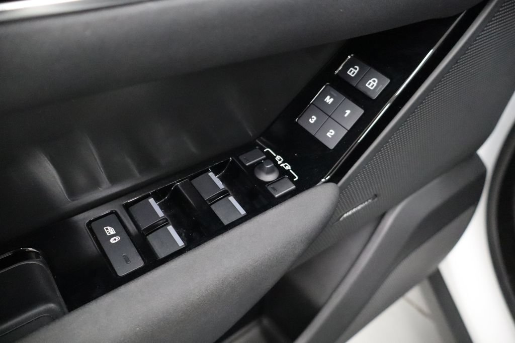 Used 2025 Land Rover Range Rover Velar Dynamic SE AWD/4WD image 12
