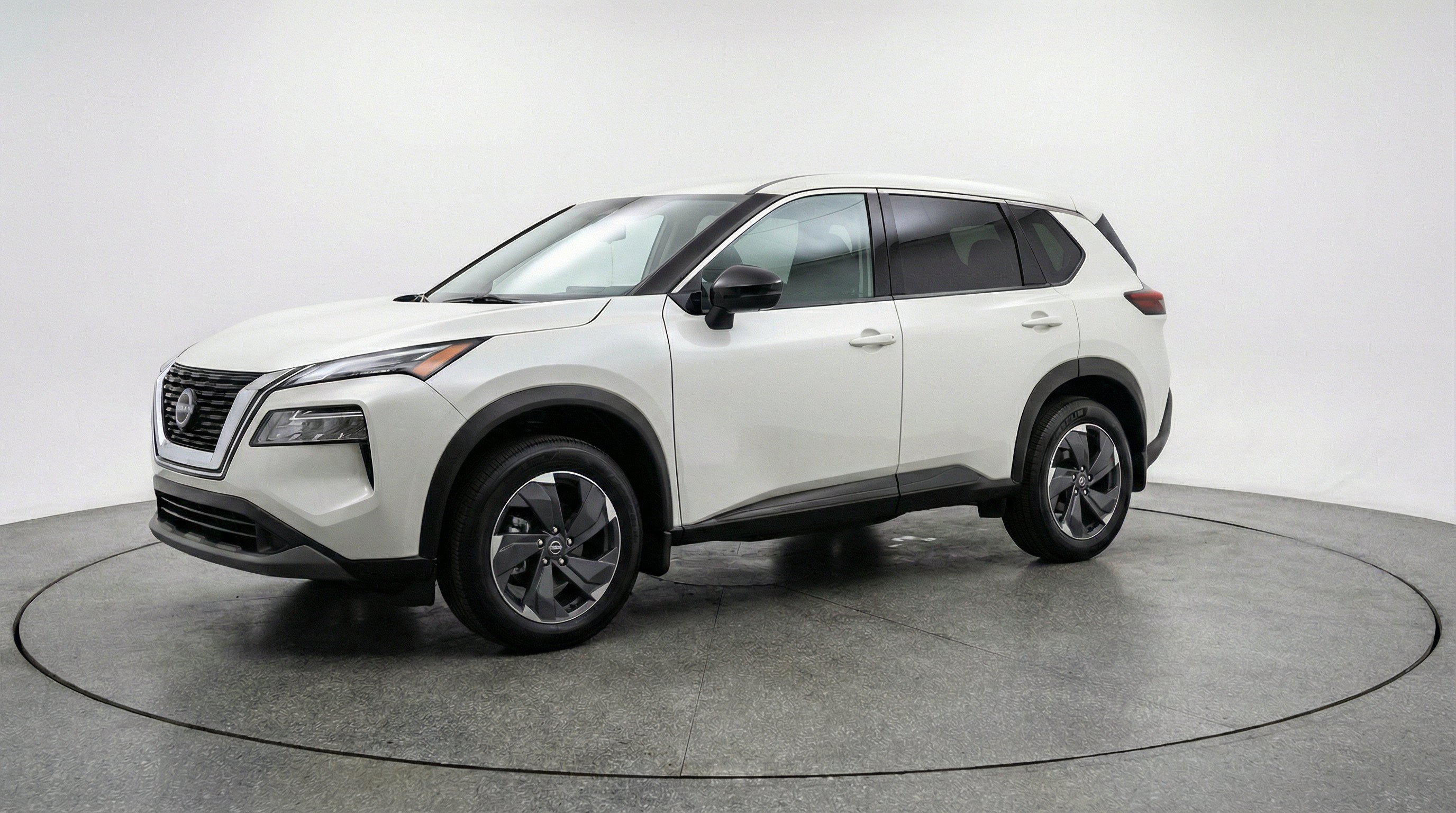 Used 2025 Nissan Rogue SV AWD/4WD image 3