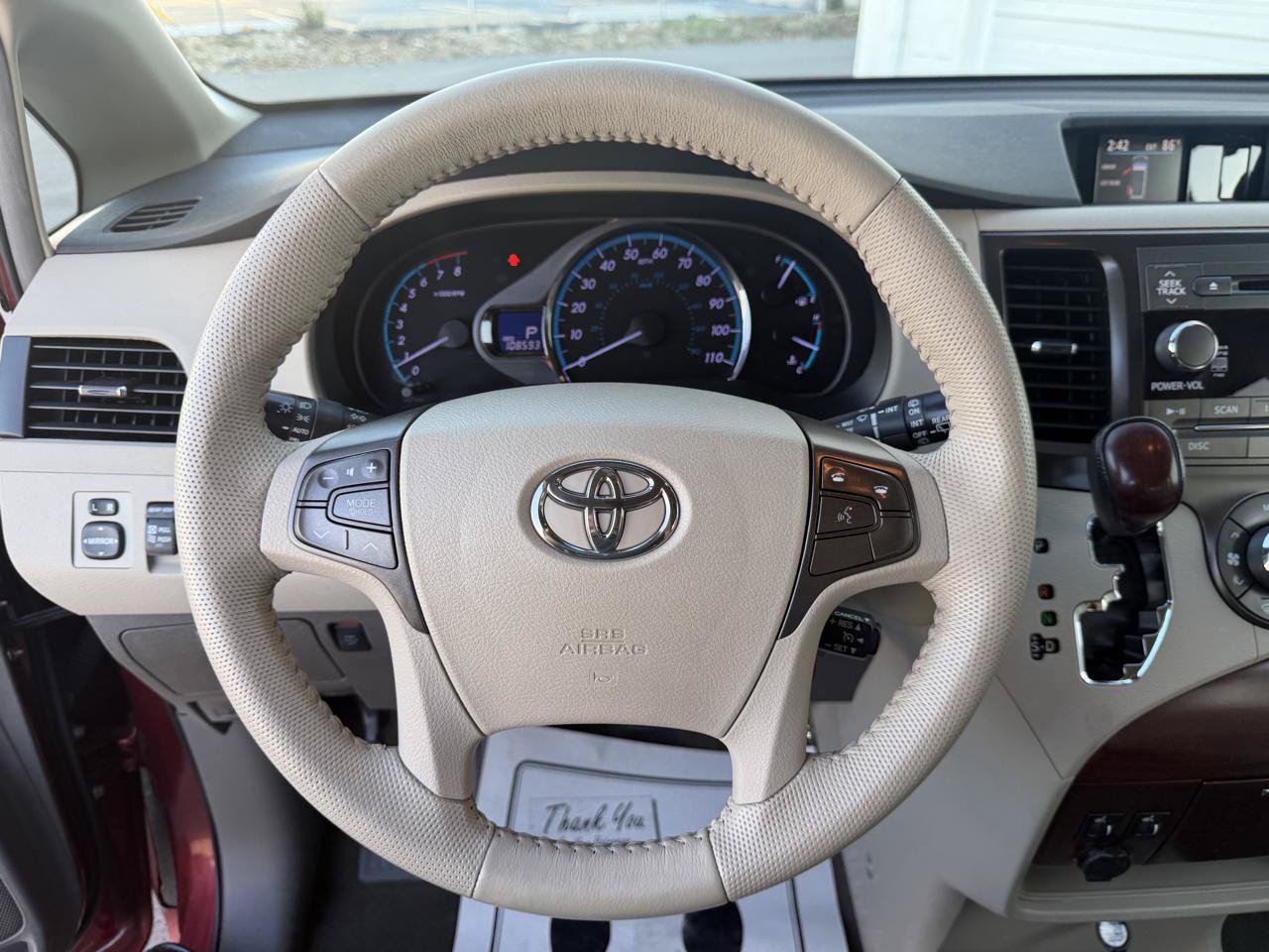 Used 2012 Toyota Sienna XLE FWD image 11