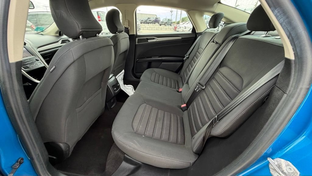 Used 2019 Ford Fusion SE FWD image 12