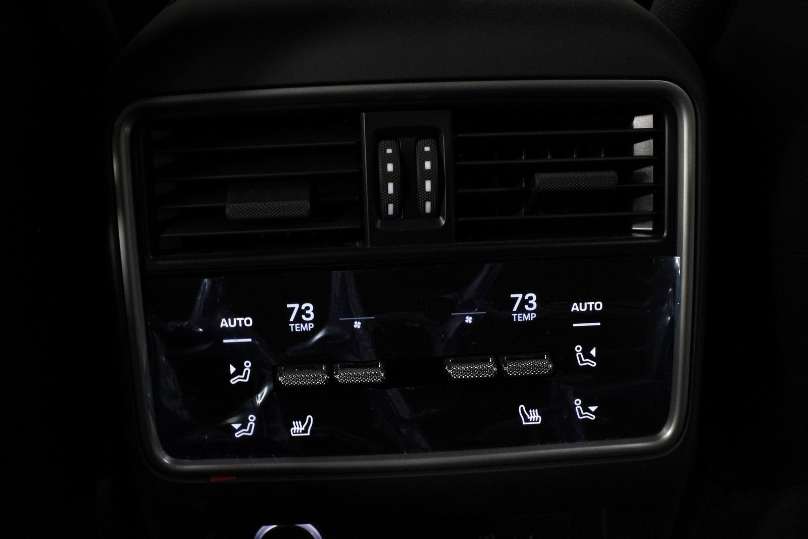 Certified 2025 Porsche Cayenne AWD/4WD image 33