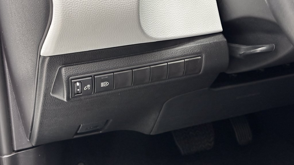 Used 2026 Toyota Corolla SE w/ SE Package FWD image 19