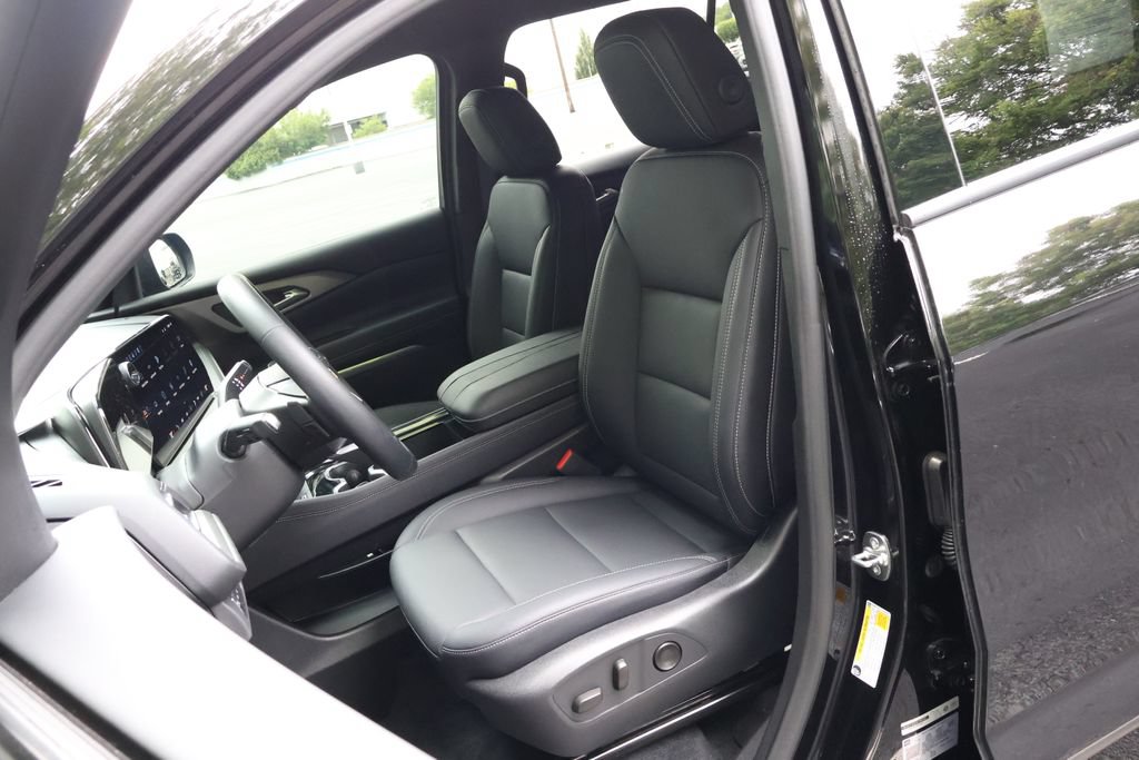 Used 2026 Chevrolet Traverse LT w/ Driver Confidence Package AWD/4WD image 32