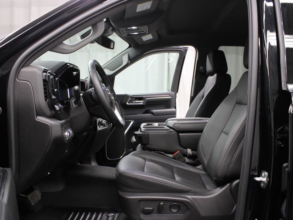 Used 2024 GMC Sierra 1500 SLT w/ X31 Off-Road Package image 9