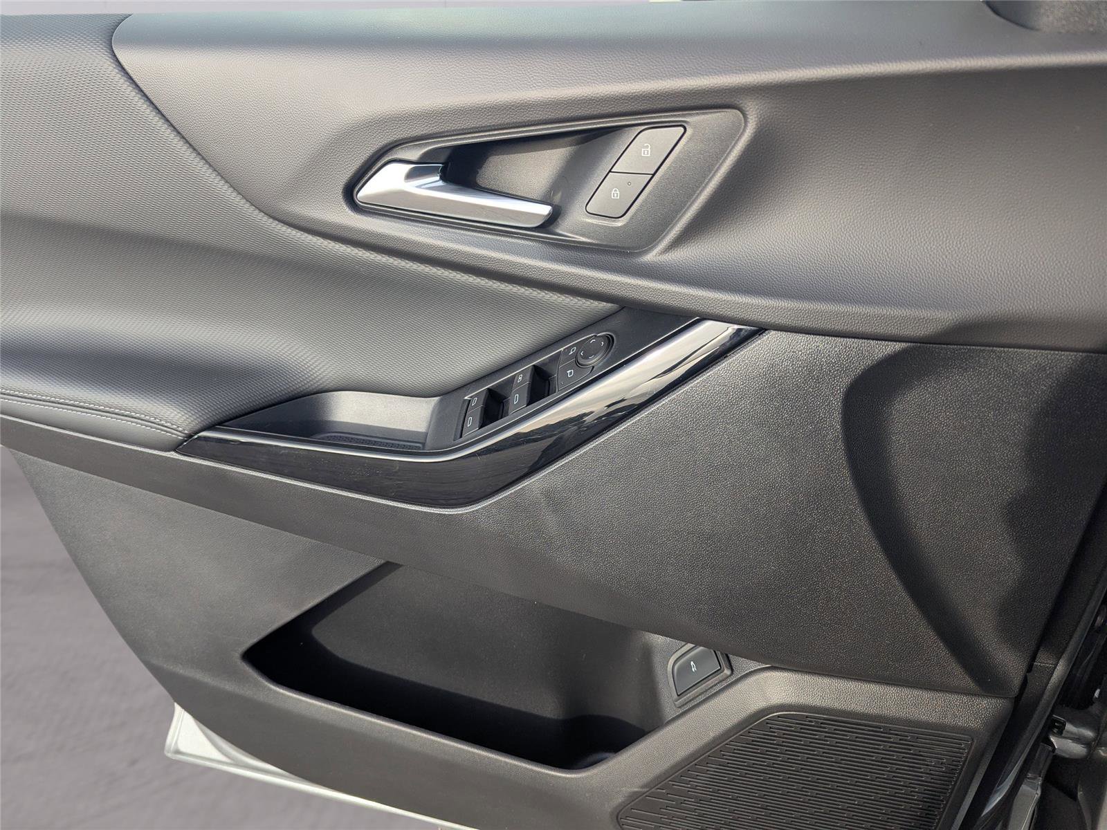 New 2026 Chevrolet Equinox LT w/ Convenience Package II image 21